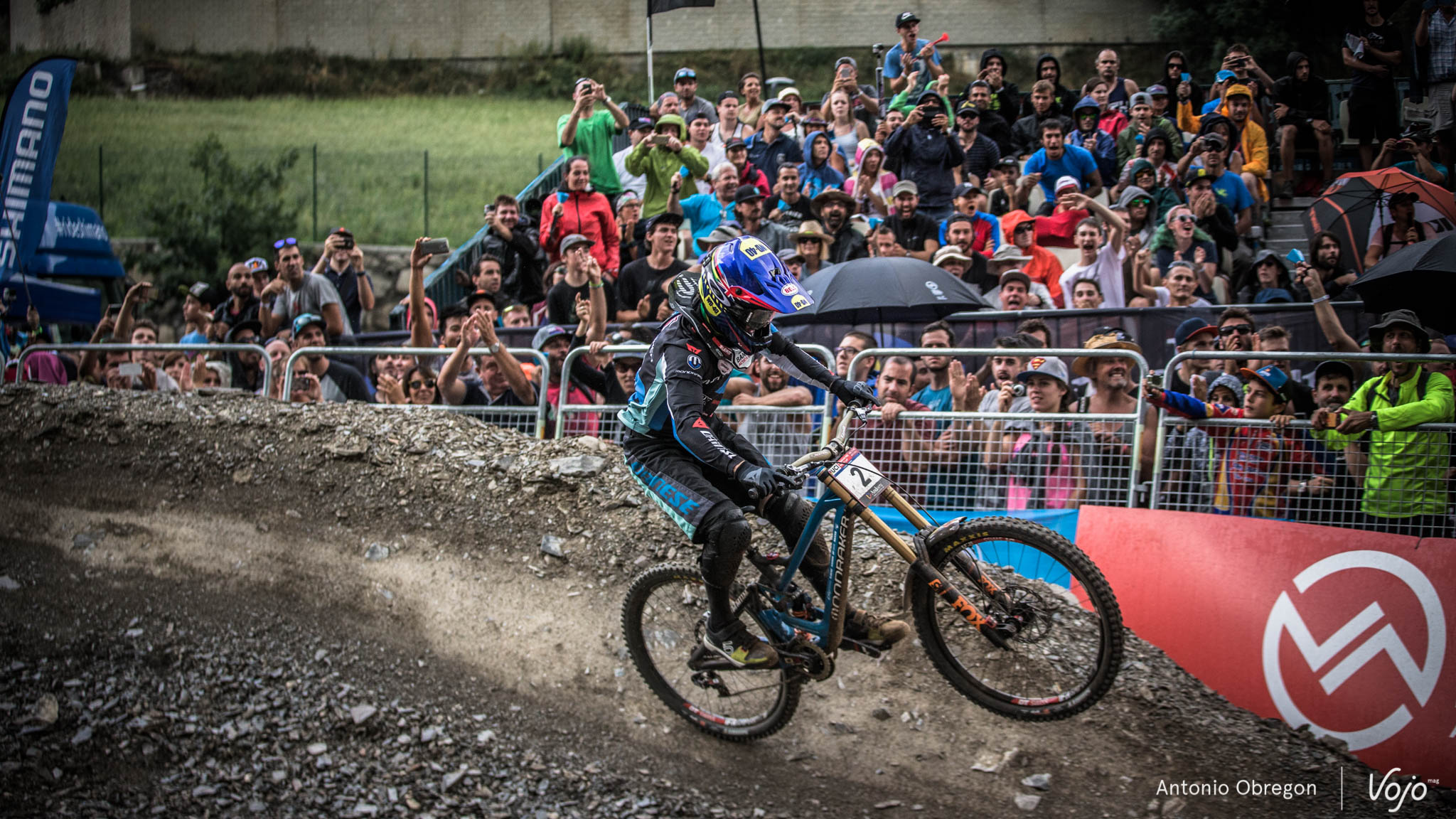 En zeggen dat Danny Hart na zijn wereldtitel in Champéry vijf jaar moest wachten om zijn eerste wereldbekerzege te behalen. Hij behaalde er dit seizoen zelfs drie op een rij! Zijn tiende plaats in Cairns is waarschijnlijk de oorzaak dat hij genoegen moest nemen met de tweede plaats in de eindstand, want voor de rest stond hij zes keer op het podium in zeven manches …