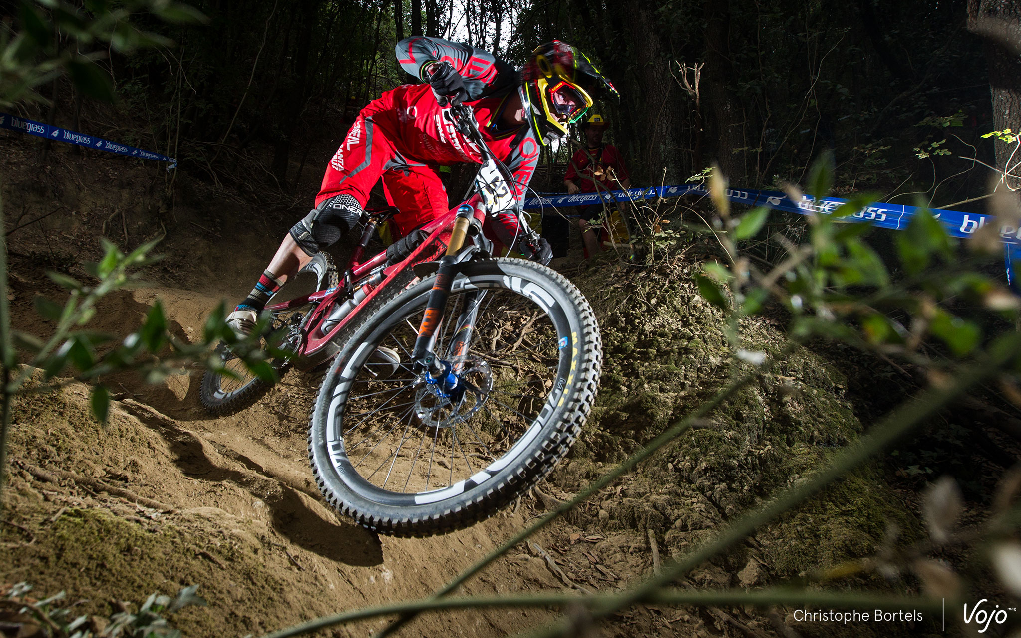 Doordat deze wedstrijd laat in het seizoen plaatsvindt staan er heel wat renners uit andere disciplines aan de start. Ze komen naar hier om een keertje te proeven van enduro zonder hun seizoen in het gedrang te brengen. Zo stonden er ook heel wat downhillers aan de start, te beginnen met Greg Minnaar die zonder deel te nemen aan de verkenningen als 61ste eindigde.