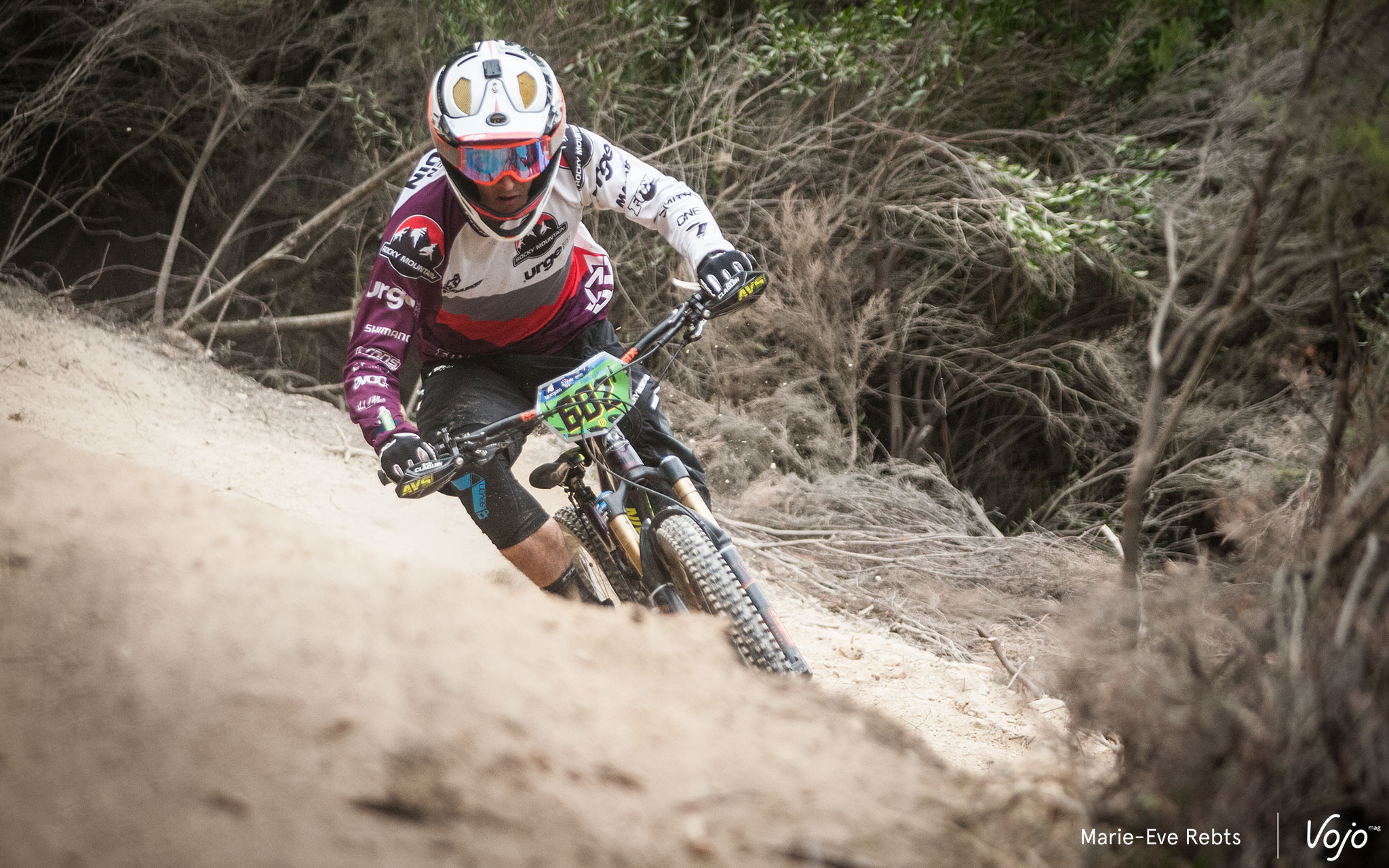 Zijn landgenoot Sébastien Claquin kon er niets tegen inbrengen en moest tevreden zijn met de zevende plaats in Finale Ligure. Claquin eindigt wel op de tweede plaats in het eindklassement. Pedro Burns werd derde in de EWS voor junioren.