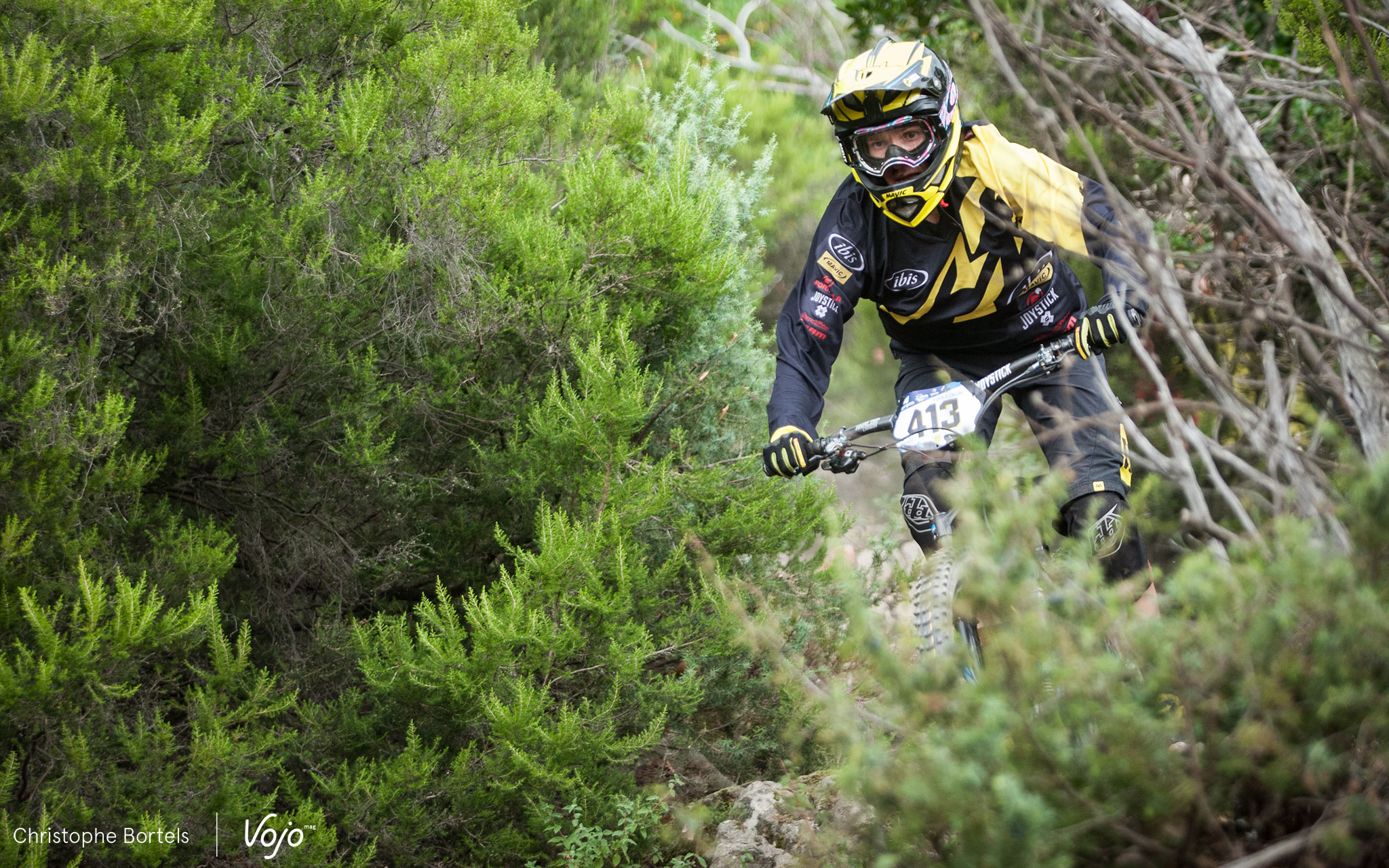 Beginnen doen we met het afscheid van een grote dame. Anne-Caroline Chausson, een heuse MTB-legende, nam dit weekend deel aan haar laatste internationale manche. Nadat ze kanker overwon, bewees ze nog maar eens dat ze tot één van de beste rensters ter wereld behoort. Na de eerste dag stond ze als derde geklasseerd, maar ze nam niet deel aan de tweede dag. Ciao ACC!