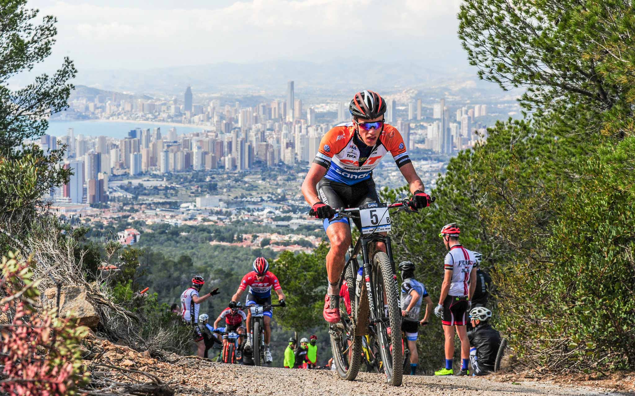 Bats en Becking openen sterk in Costa Blanca Bike Race