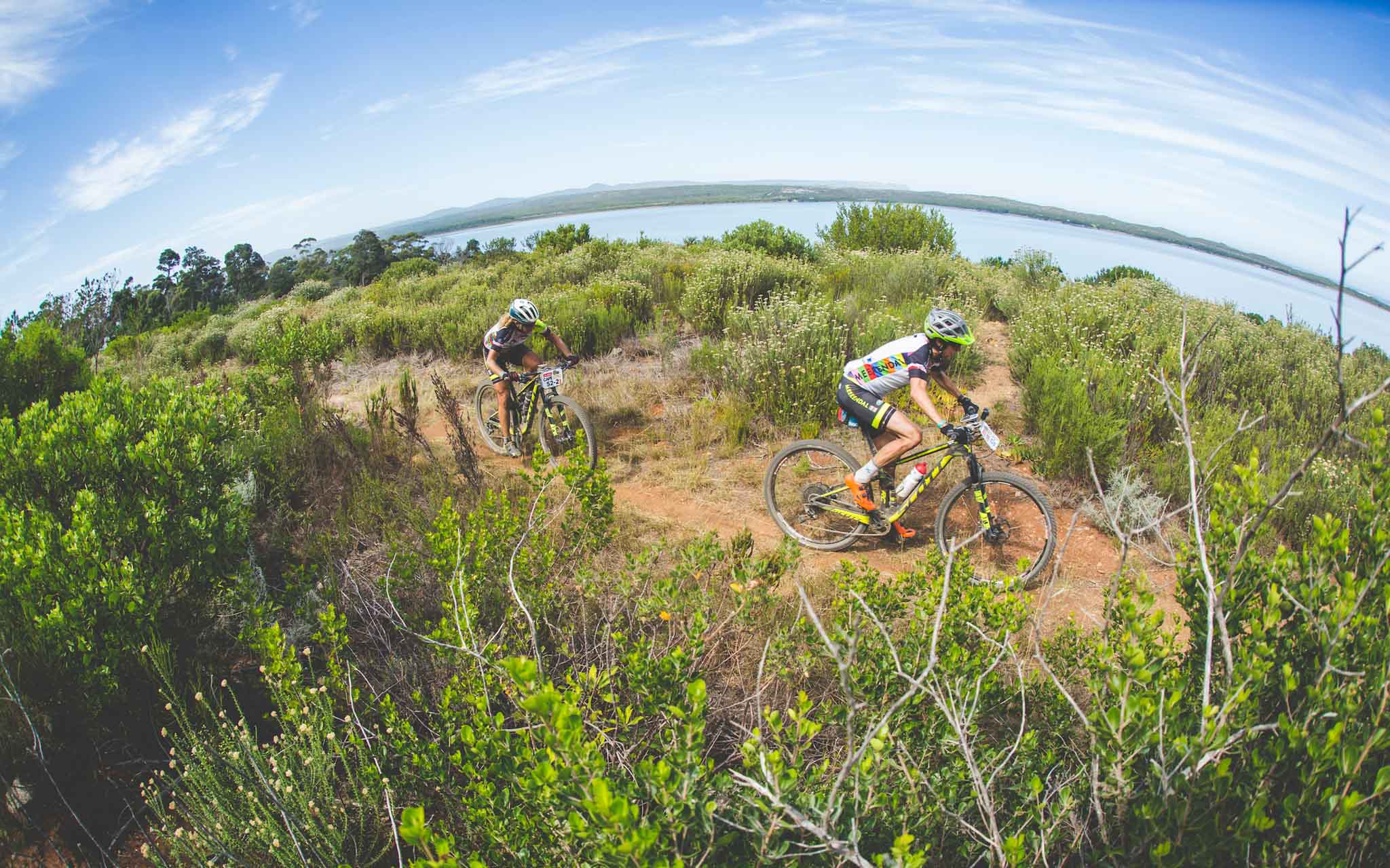 Esther Suss en Jennie Stenerhag – Photo by Ewald Sadie/Cape Epic/SPORTZPICS