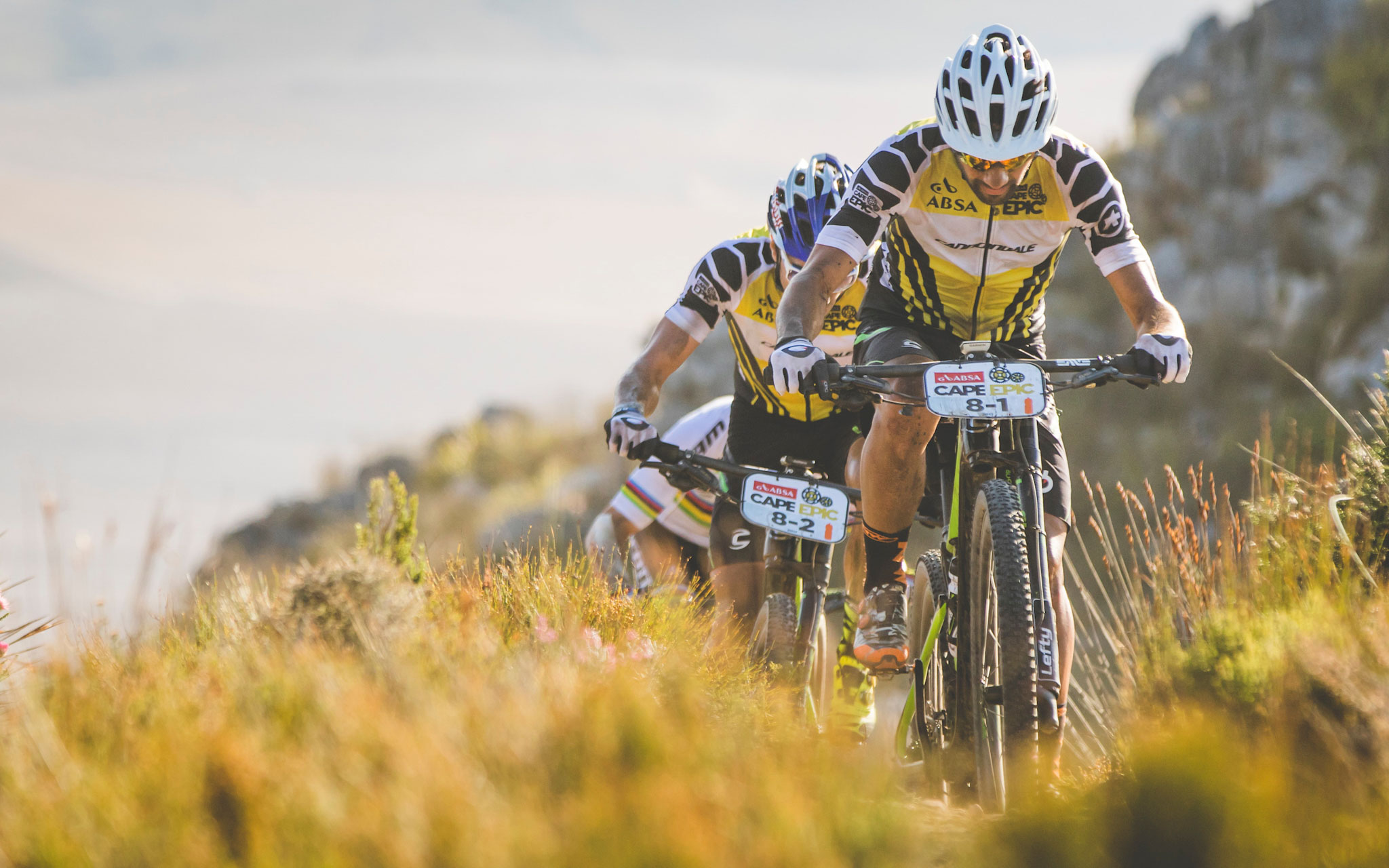 Manuel Fumic en Henrique Avancini. – Photo by Ewald Sadie/Cape Epic/SPORTZPICS