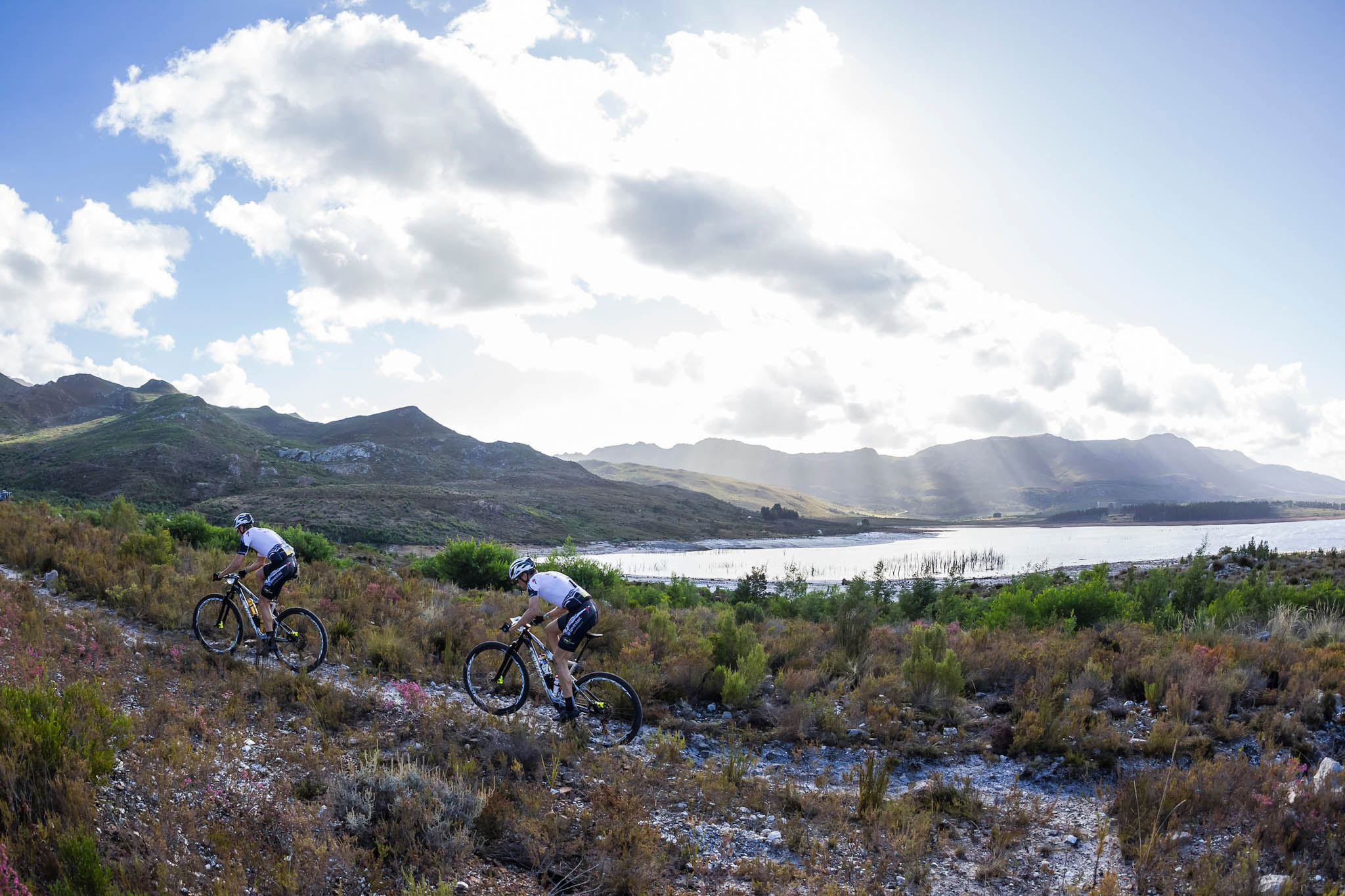 Jaroslav Kulhavy en Christoph Sauser – Photo by Dominic Barnardt/Cape Epic/SPORTZPICS