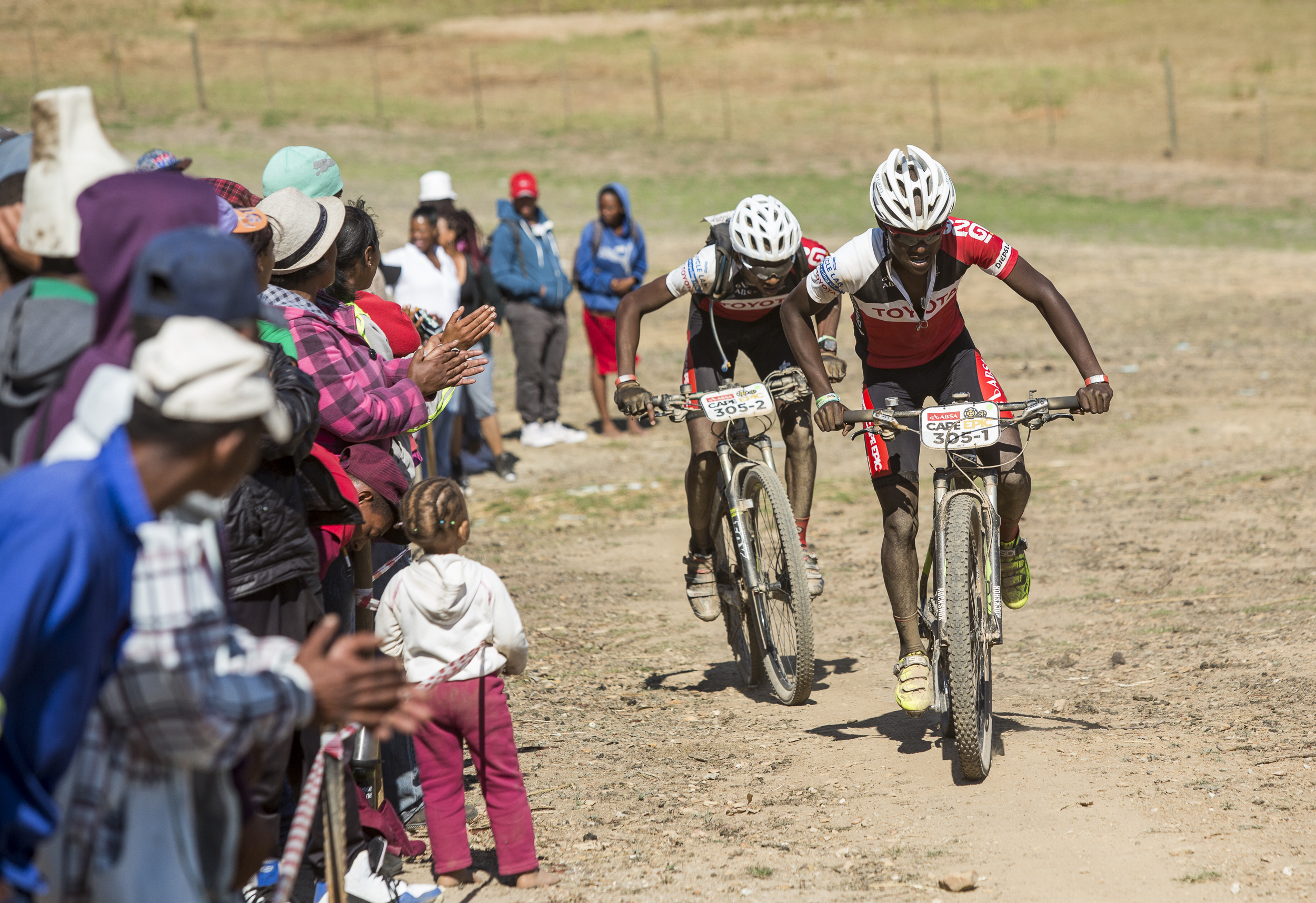 Clement Mabula en Mphodisa Bruce Sebopa – Photo by Sam Clark/Cape Epic/SPORTZPICS