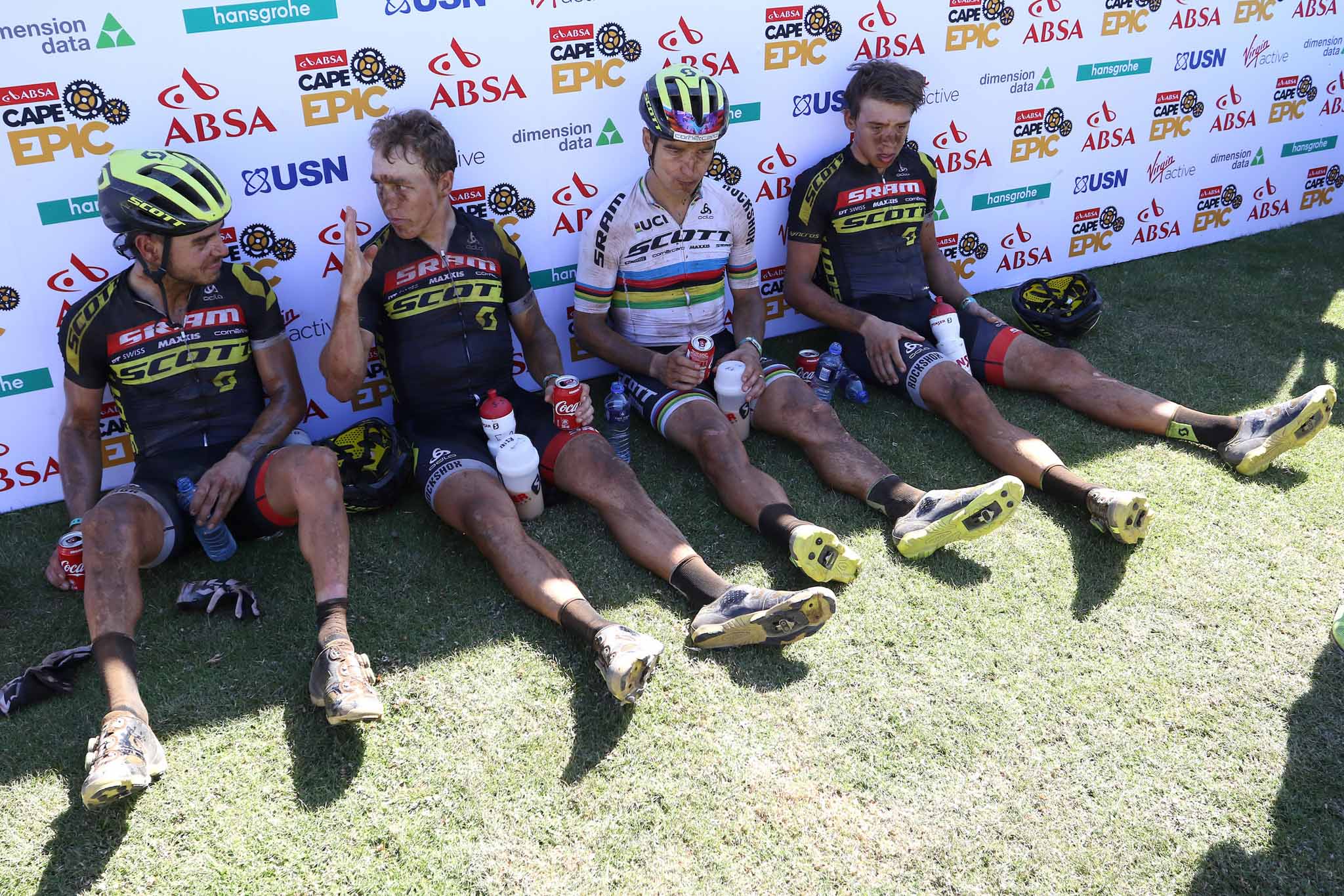 Het winnende kwartet van Scott-Sram op een rij. – Photo by Shaun Roy/Cape Epic/SPORTZPICS