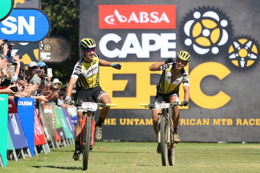 Cape Epic: niets of niemand stopt Schurter en Stirnemann!