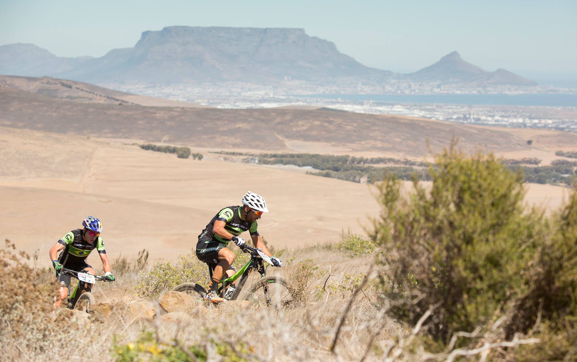 Cape Epic: tweede dagsucces op rij voor Fumic-Avancini, drama voor Sauser-Kulhavy