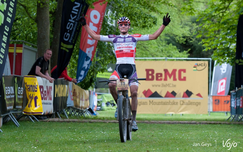 BeMC: Mathieu van der Poel slaat meteen toe!