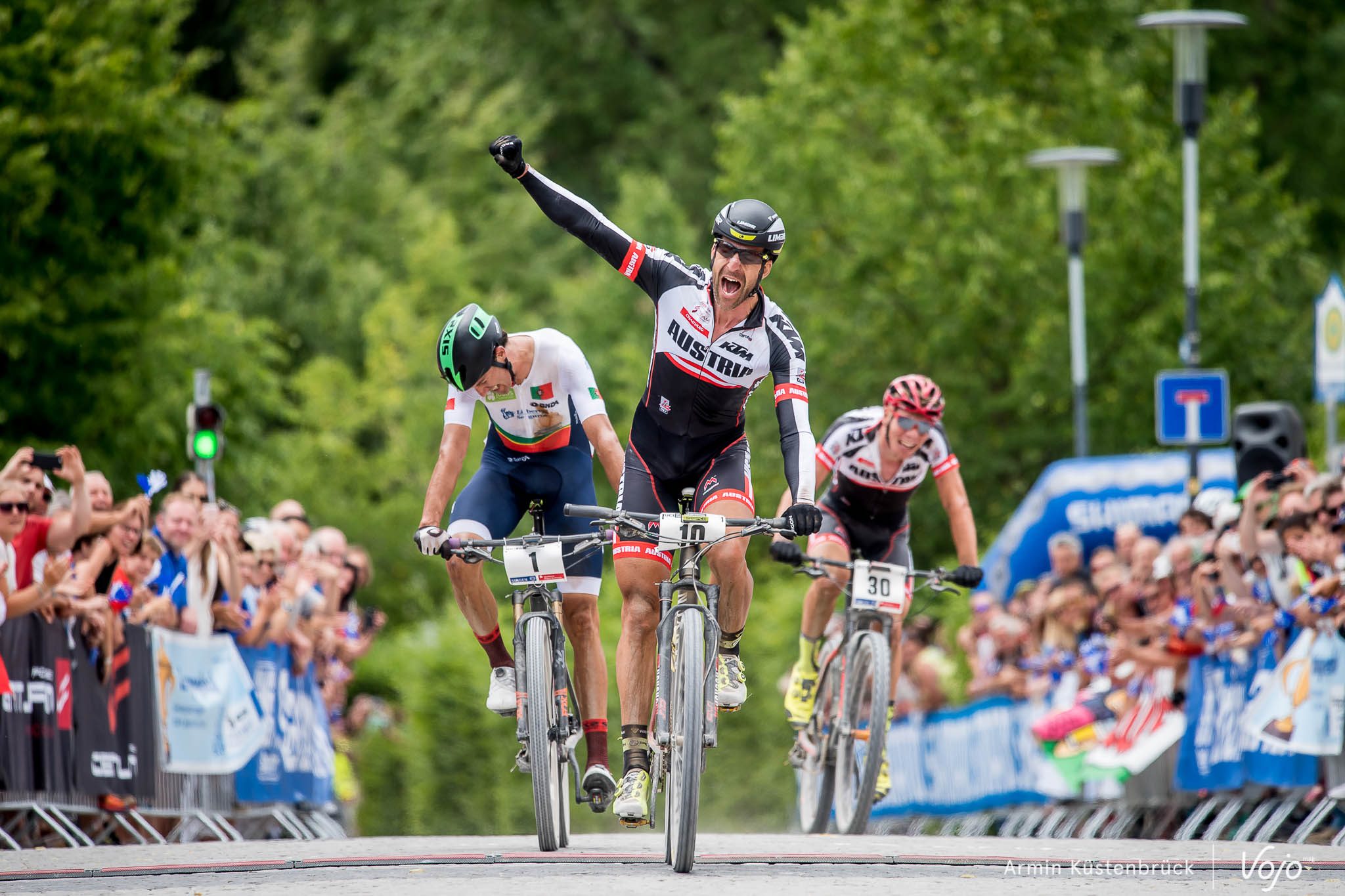 Worlds marathon: regenboogtrui voor Langvad en Lakata