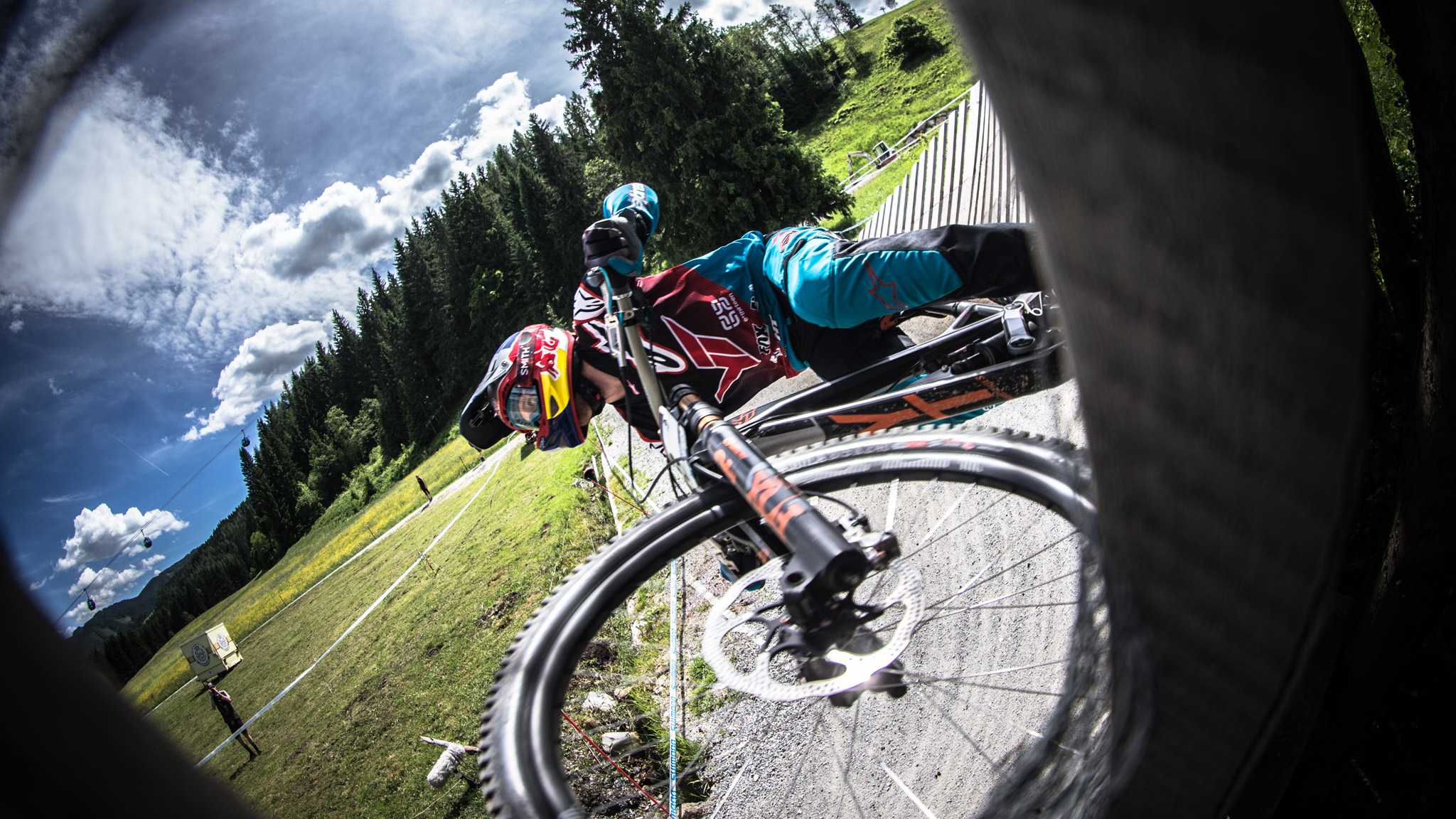 World Cup DH Leogang: een magistrale run van Aaron Gwin!