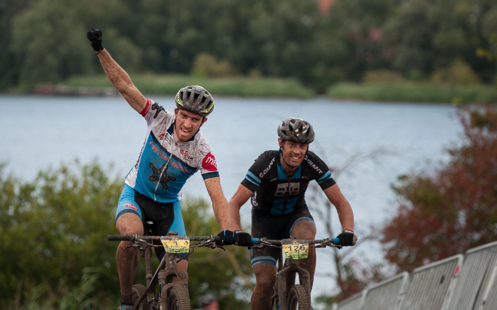 MTB van Vlaanderen: Kevin Van Hoovels de rit, Bas Peters het geel