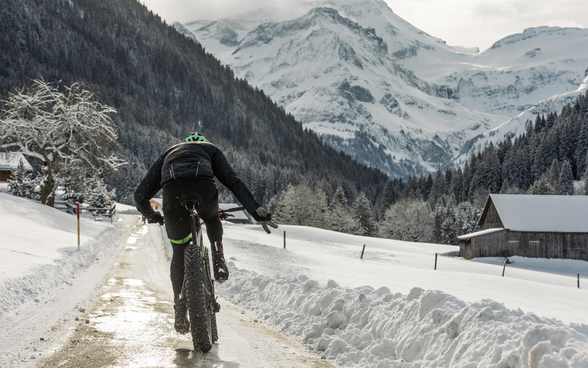 Snow Bike Festival Gstaad: een wintersprookje voor volwassenen