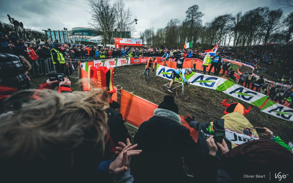 Modder, bier en kromme sturen: Vojo trok naar de wereldkampioenschappen cyclocross