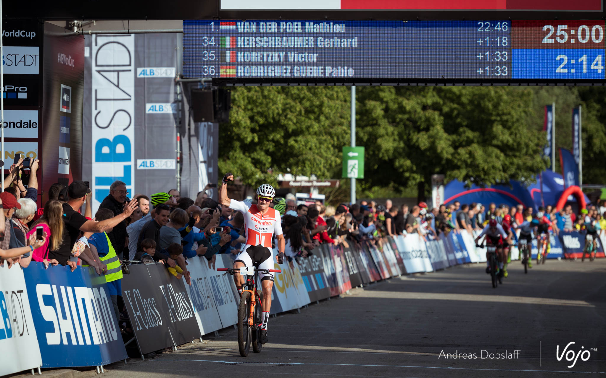 Van der Poel wint première World Cup XCC Albstadt, Nino Schurter DNF!