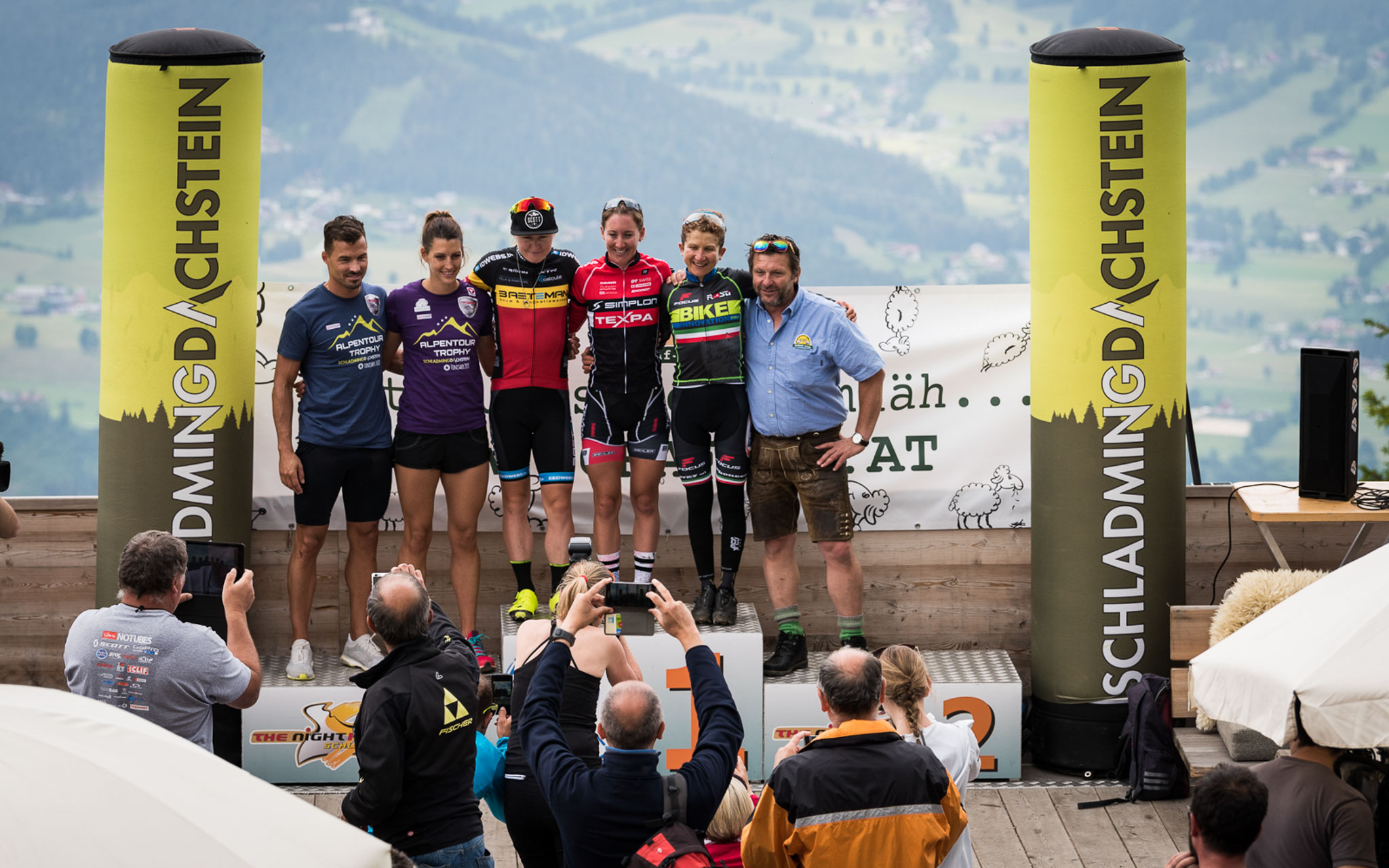 Het podium van de dag bij de vrouwen.
