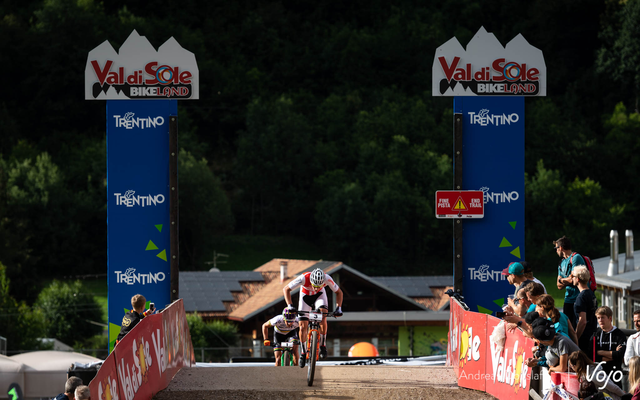 Mathieu van der Poel troeft iedereen af in World Cup Shorttrack Val di Sole