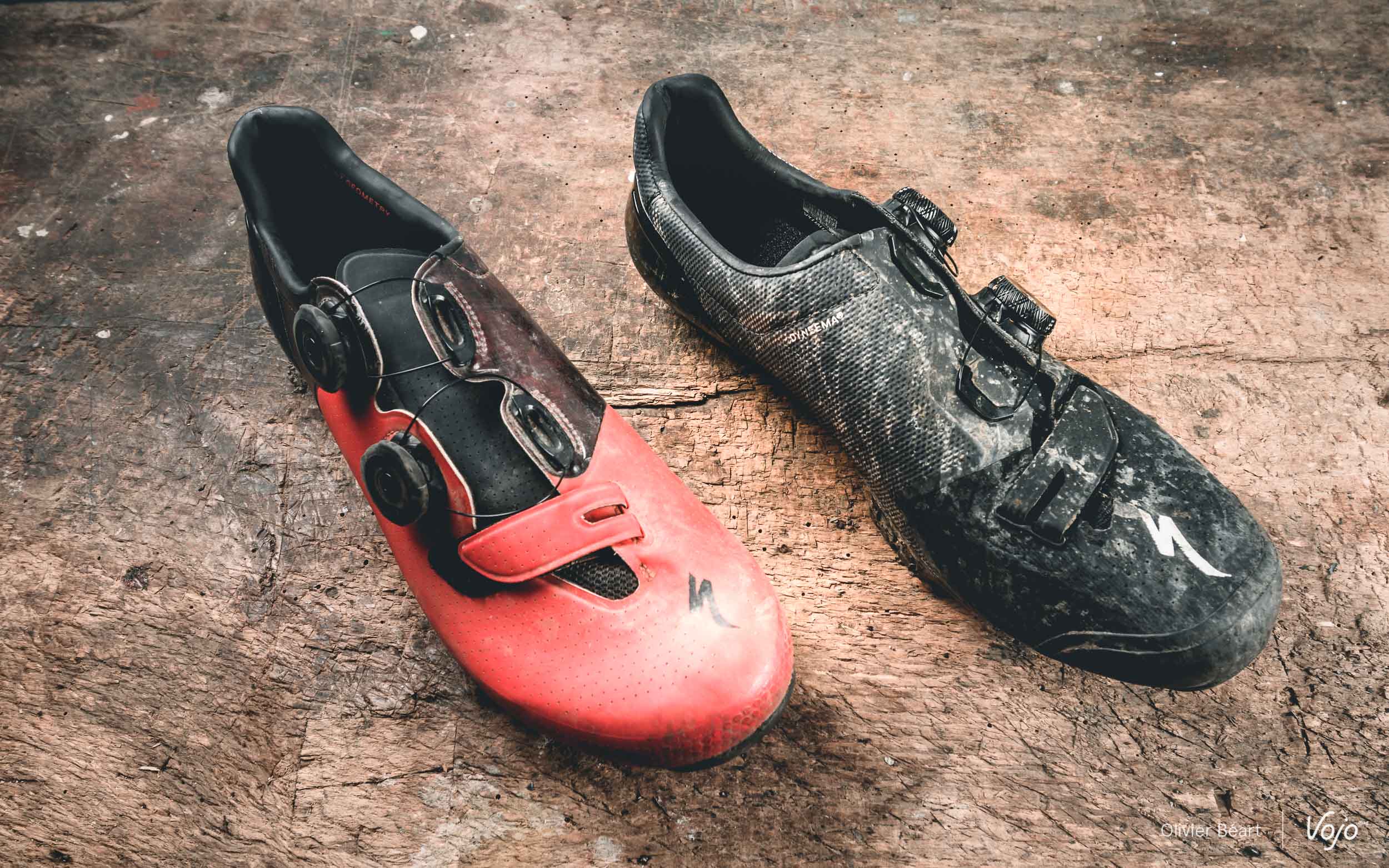 De vorige en de huidige generatie van de S-Works-schoenen samen op de foto.