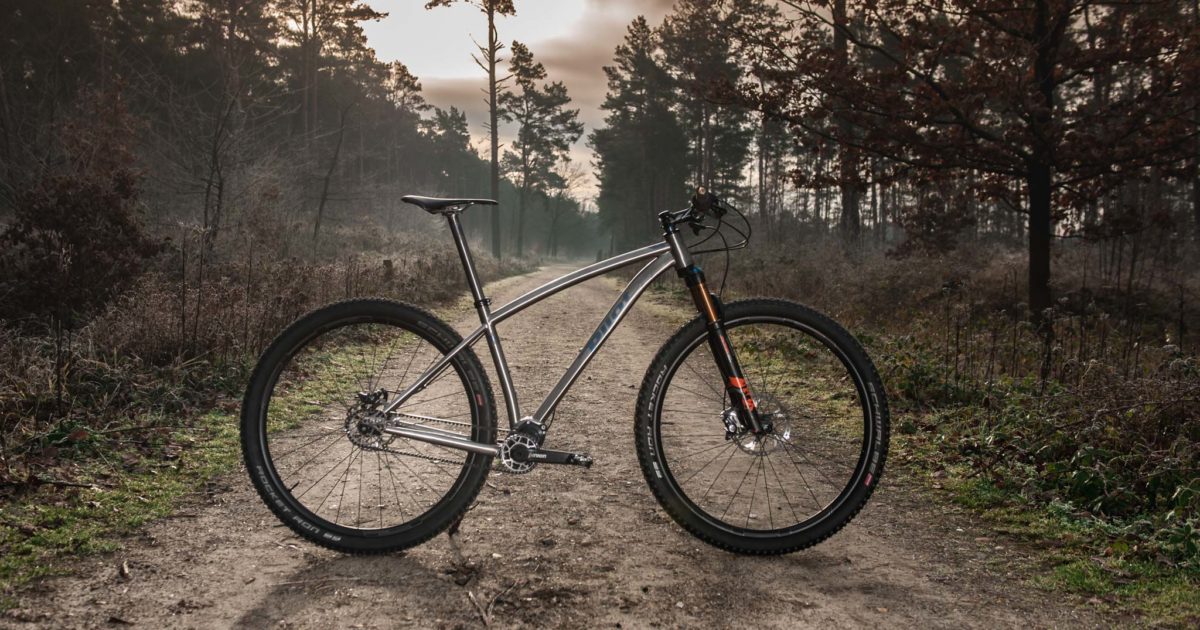 Test | Pilot Duro Pinion: onderhoudsvrij titanium werkpaard - Vojo Magazine