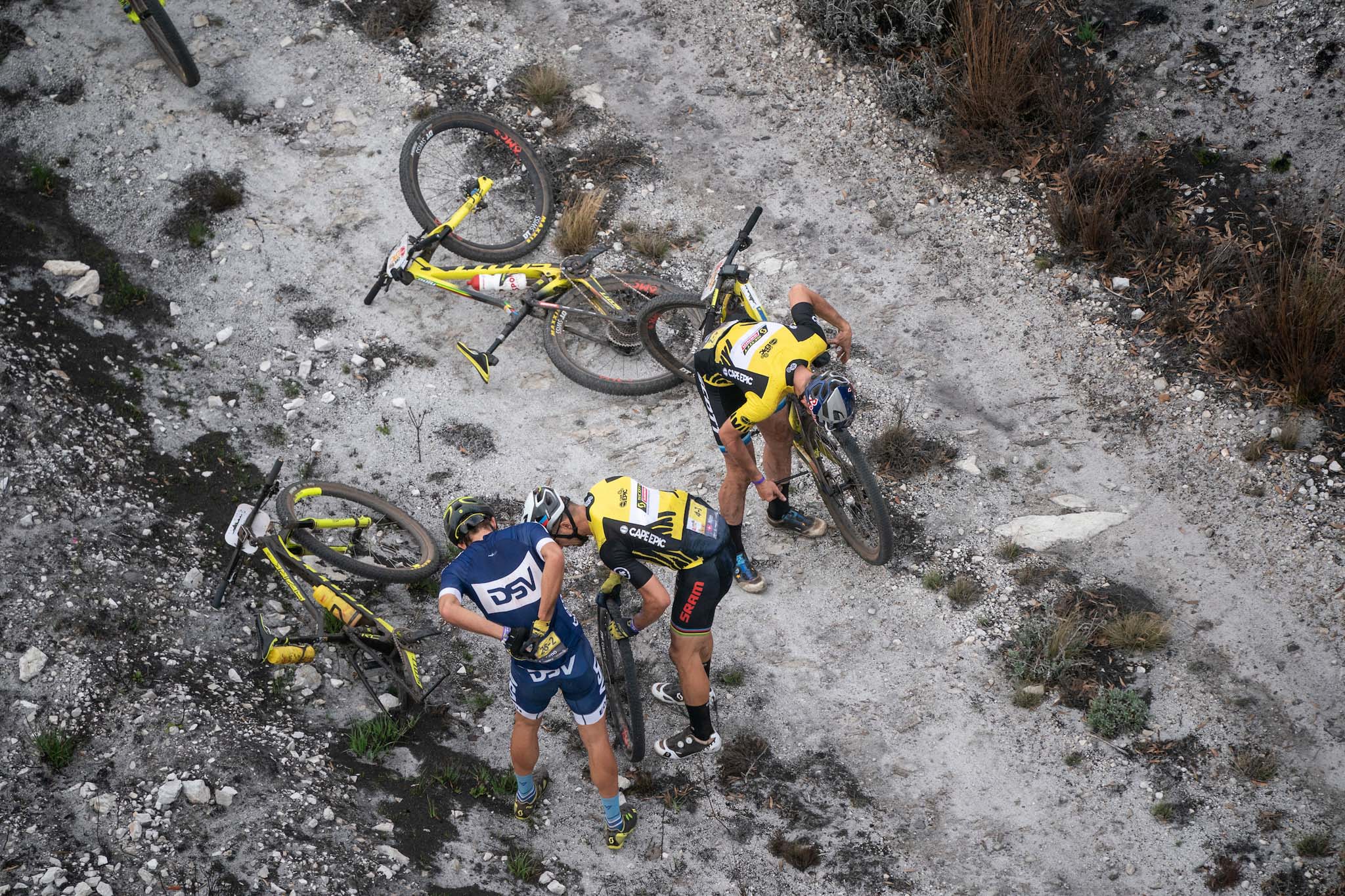 Lekke band Lars Forster zet Cape Epic op zijn kop!