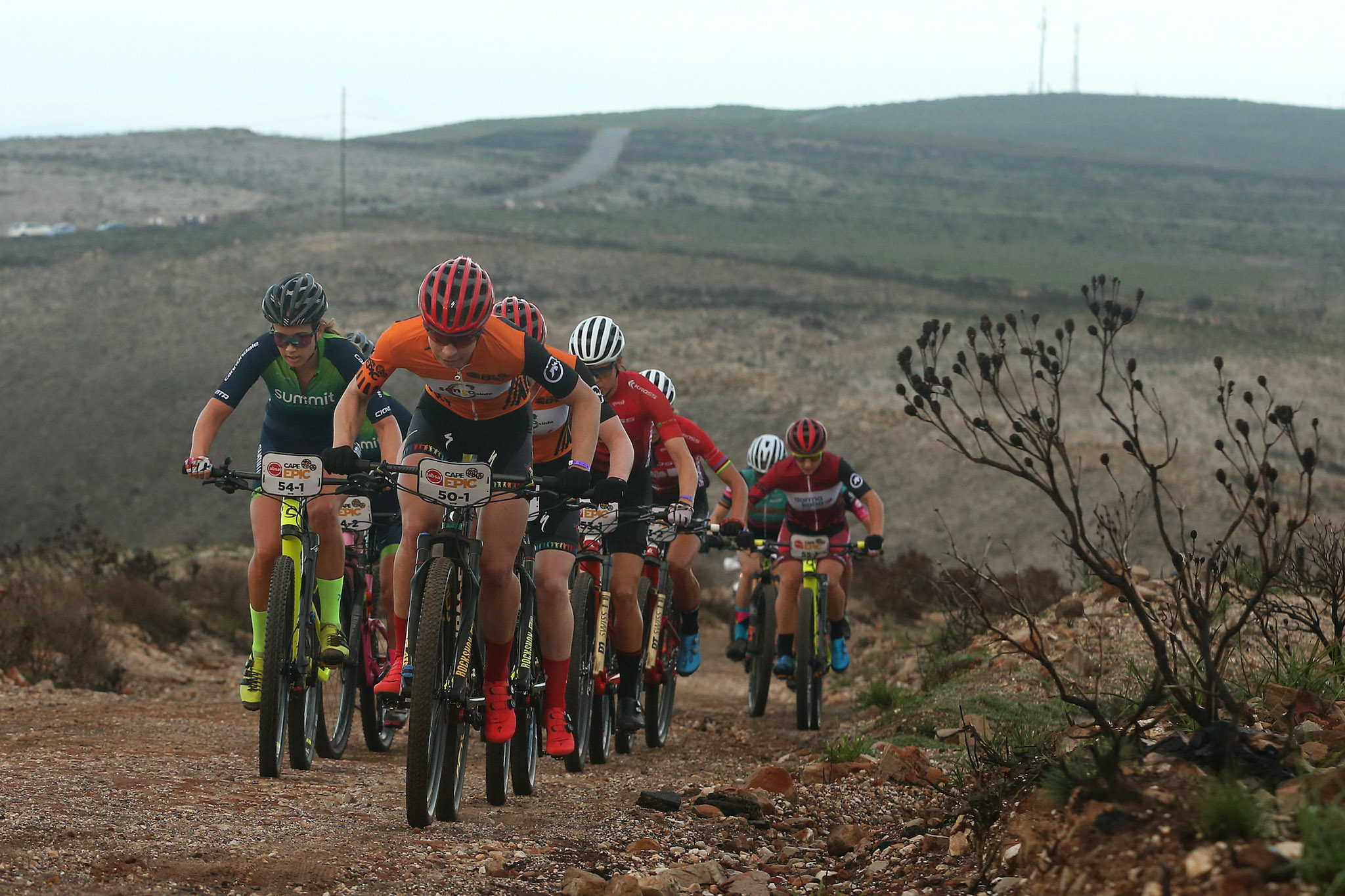 Absa Cape Epic 2019: leidersteams lopen verder uit