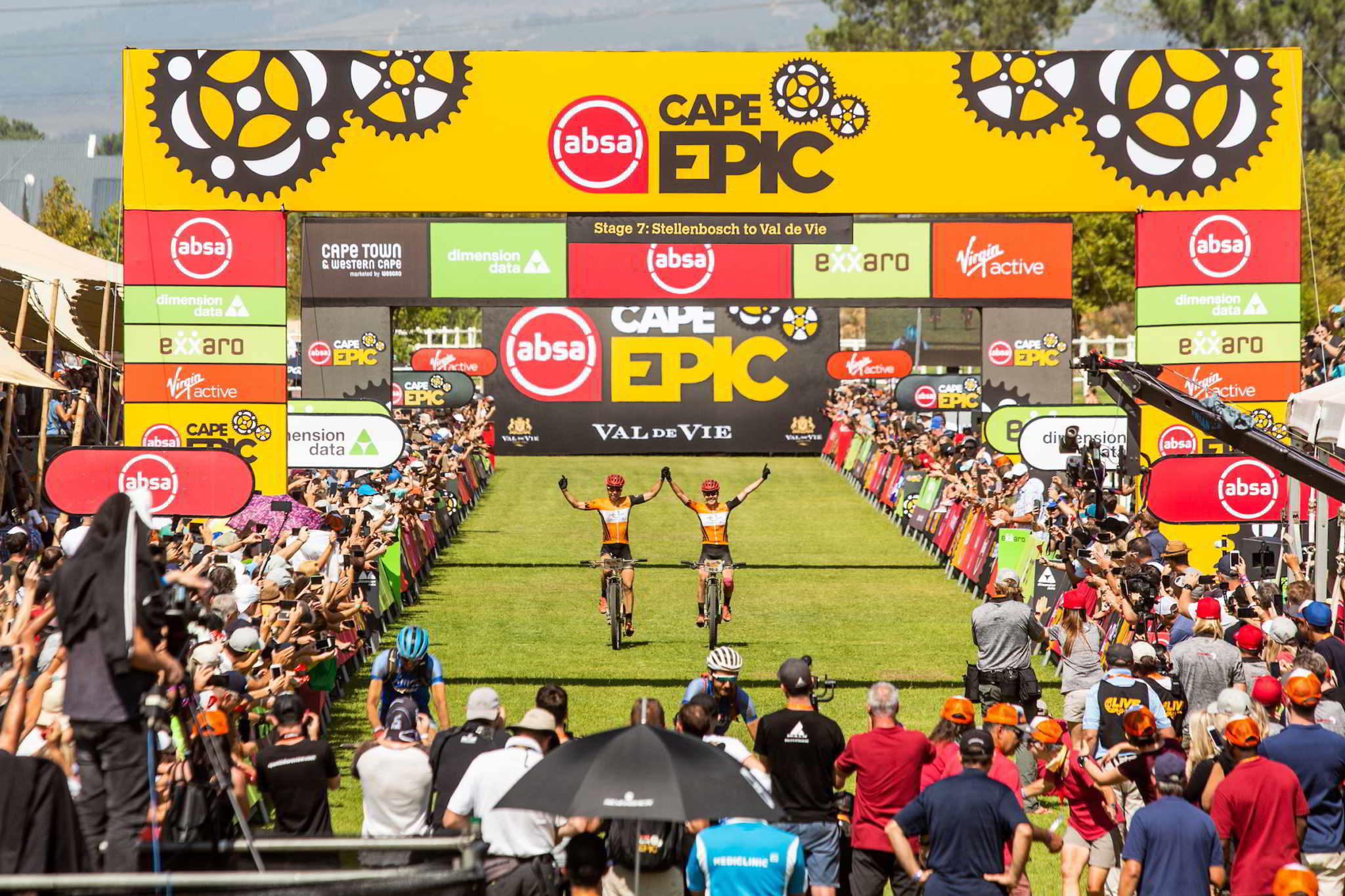 Eindwinst Absa Cape Epic voor Van der Breggen & Langvad en Schurter & Forster