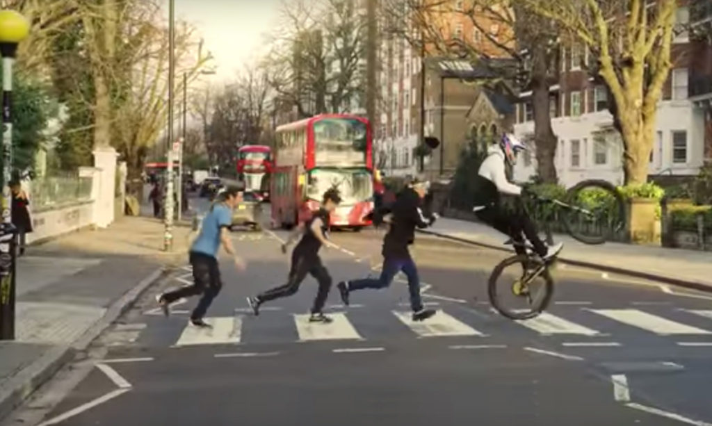 Fabio Wibmer – Bike vs Parkour door Londen en Parijs