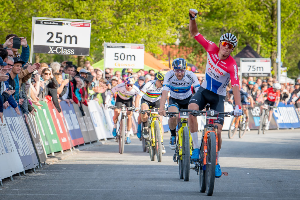 World Cup XCC Albstadt: Mathieu van der Poel flikt het weer!