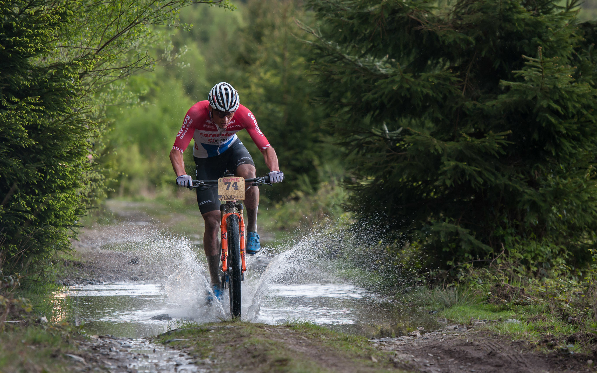 BeMC #1: Mathieu van der Poel laat er geen gras over groeien