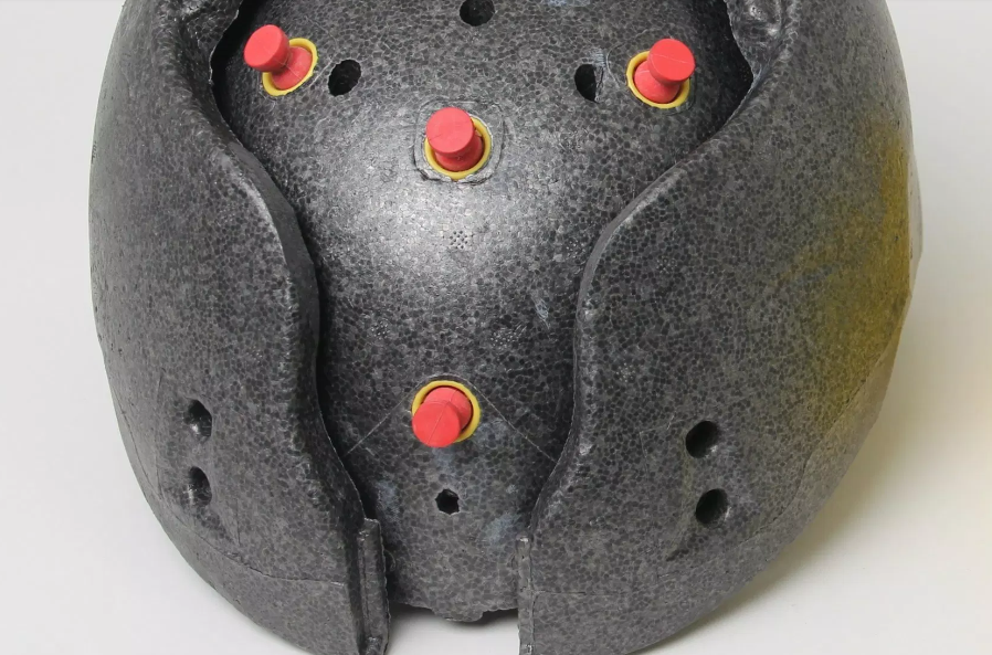 <em>6D Helmets</em>