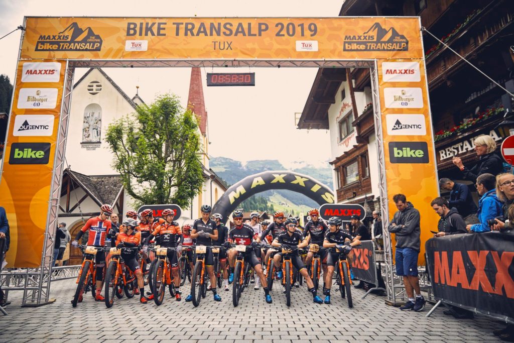 Team Bulls in het geel na winst in openingsrit Transalp Challenge