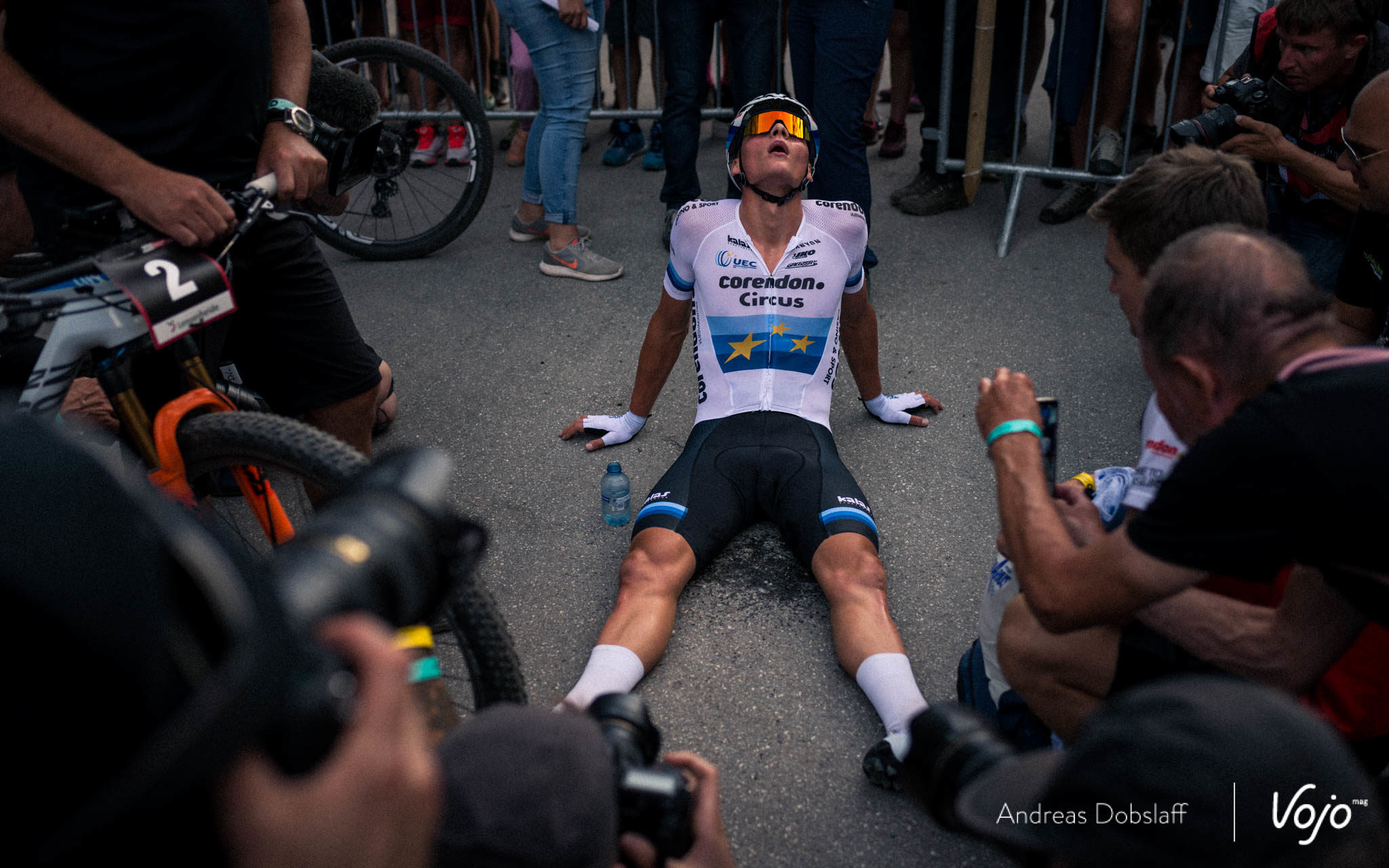 World Cup XCC Lenzerheide: Mathieu van der Poel wint in het hol van de leeuw