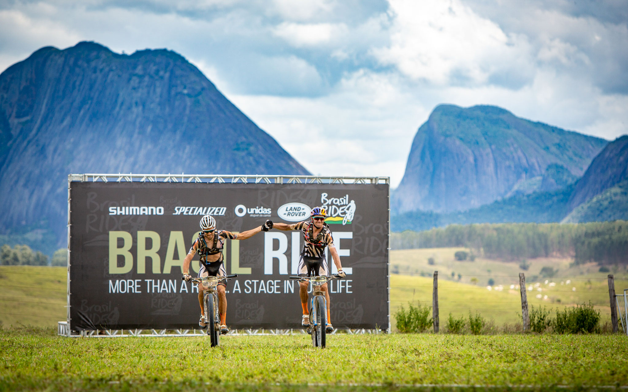 Brasil Ride: Hans Becking en Tiago Ferreira draaien de rollen om