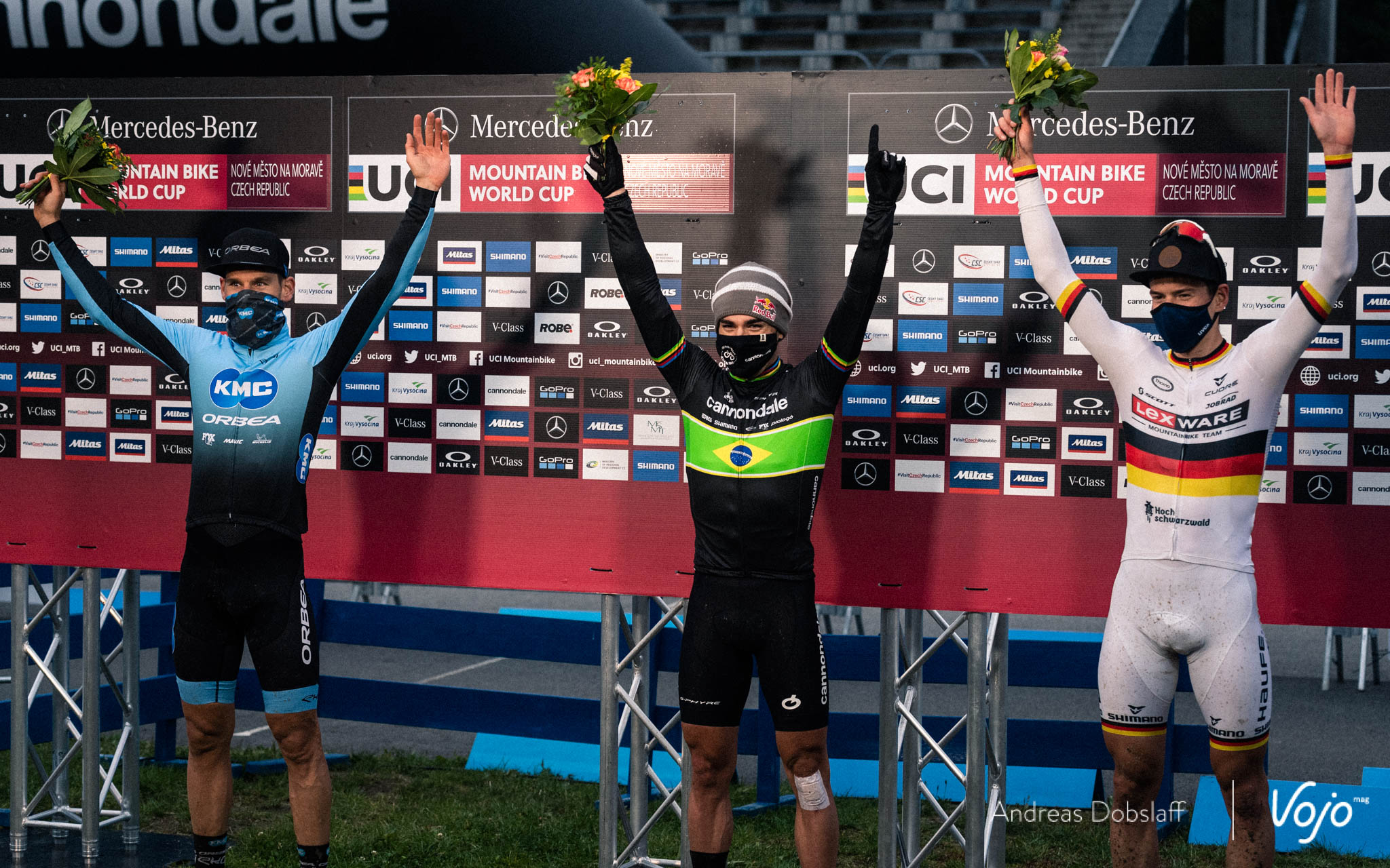 World Cup XCC #2 Nove Mesto: sprintzeges voor Richards en Avancini