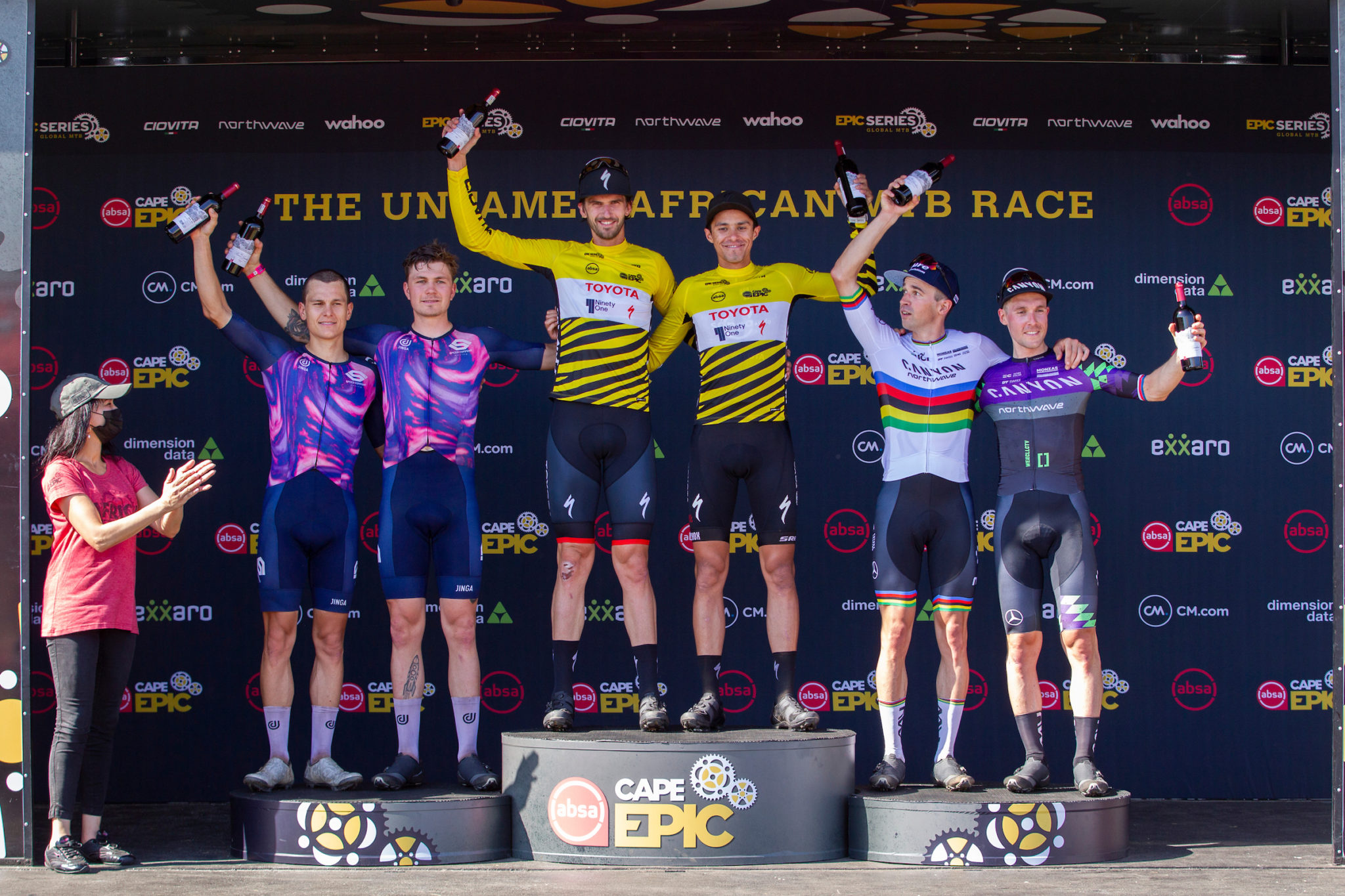 Absa Cape Epic 2022: eerste leiderstruien voor Ferrand-Prévot/De Groot & Beers/Blevins