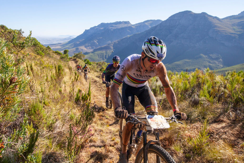 Podium voor Becking/Dias en Alleman/Rabensteiner in eerste rit Absa Cape Epic