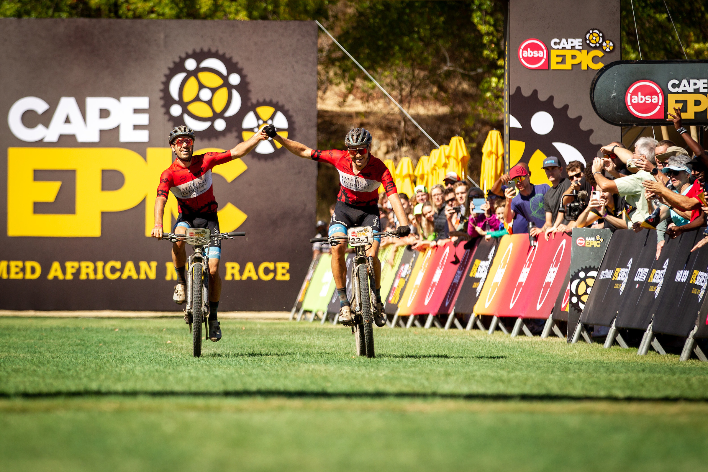 Pieter Du Toit en Marco Joubert zorgen voor een thuiszege in de Absa Cape Epic