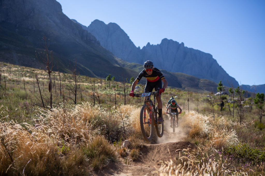 Best of | Absa Cape Epic #7: schitteren in zwart-geel-rood