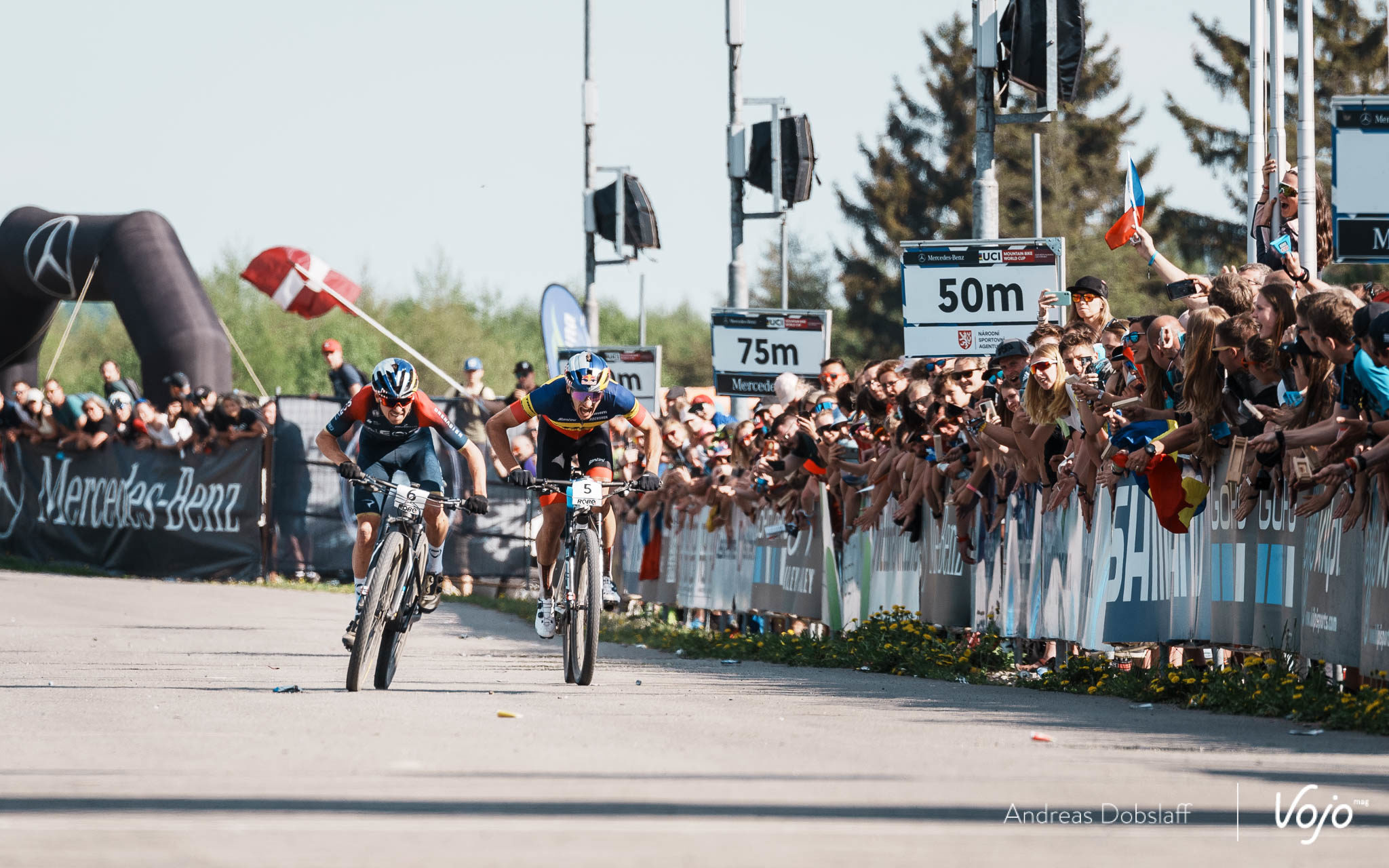 Tom Pidcock wint World Cup Nove Mesto na heuse thriller