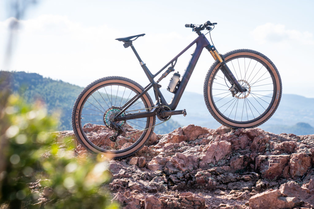 Test nieuw | BMC Fourstroke AMP LT: de thaumaturge e-bike