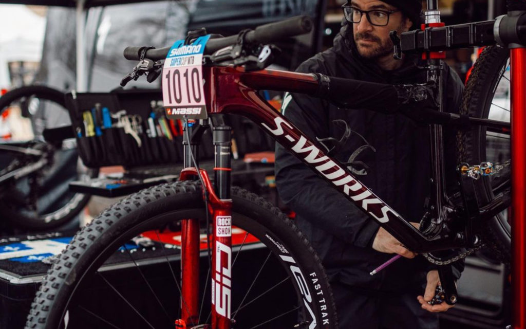Illustratieve afbeelding van het artikel: "Spyshot | Is dit een nieuwe Specialized Epic met geïntegreerde demper?"