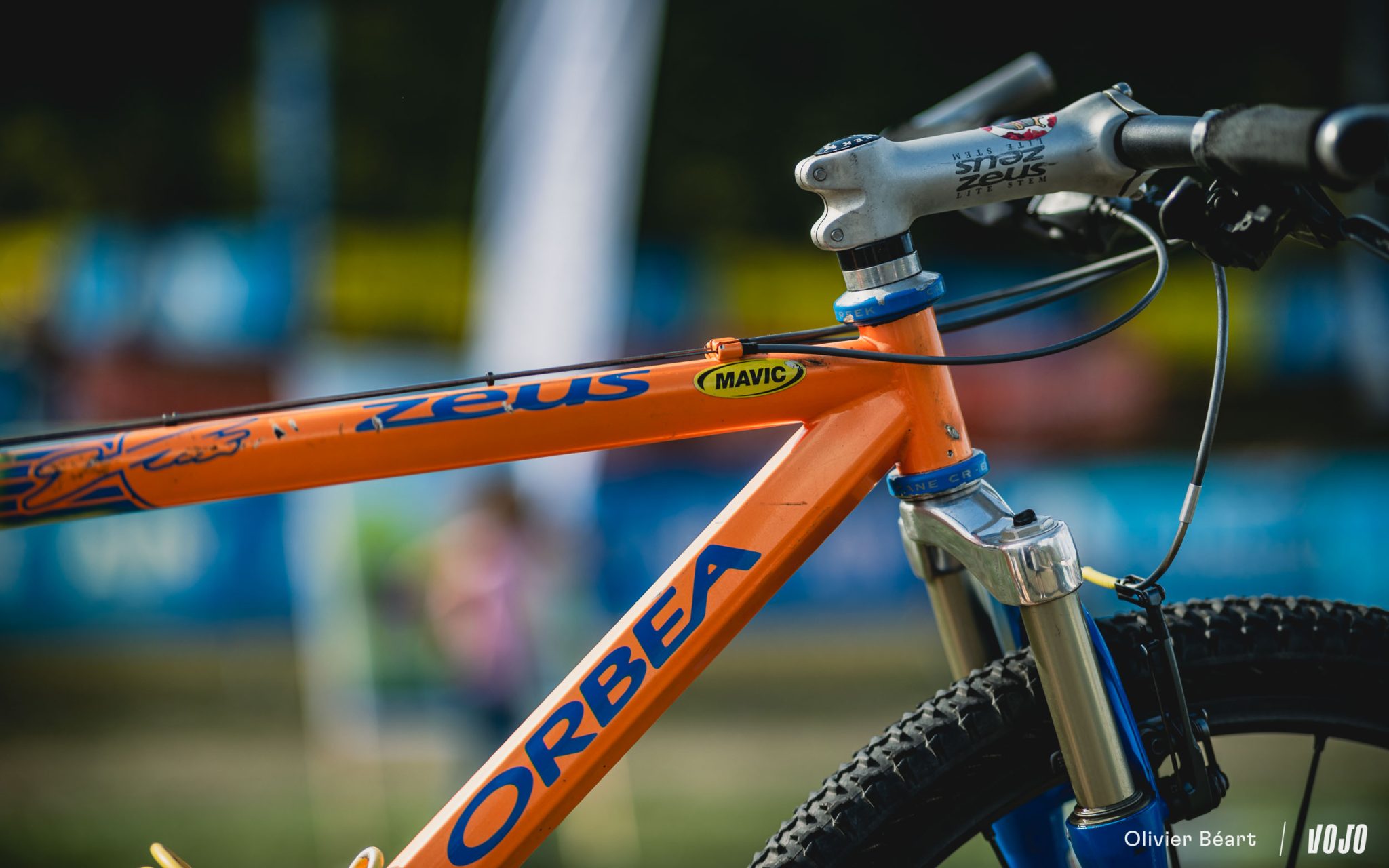 https://www.vojomag.nl/app/uploads/2023/12/Orbea Veneto Zeus Team Patrick Trevisan Forestiere VTT Vintage 2023 copyright Beart Vojomag 3 2048x1280.jpg