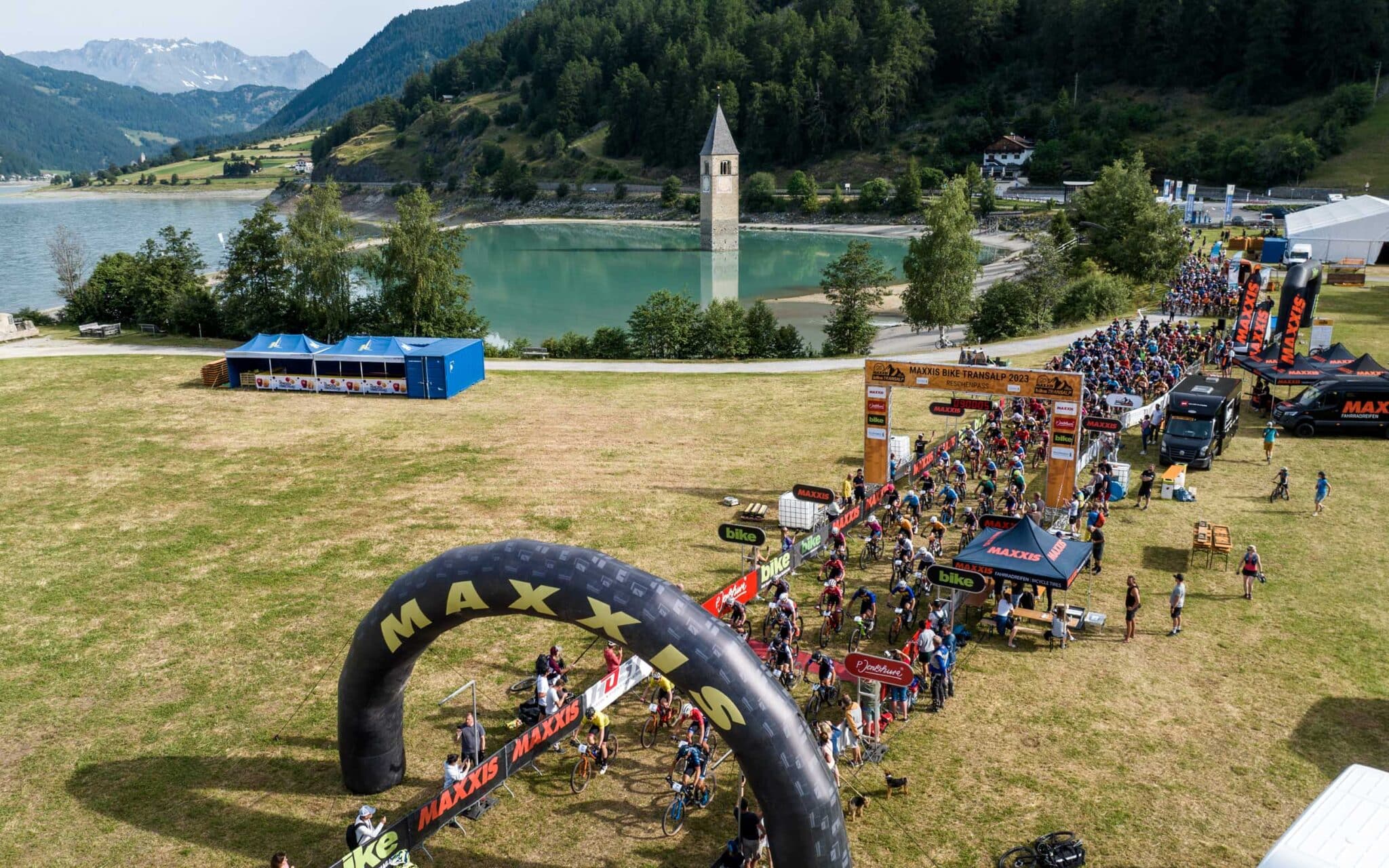 https://www.vojomag.nl/app/uploads/2024/01/MG Maxxis BIKE transalp 2023 Etappe 1 4992 2048x1280.jpg