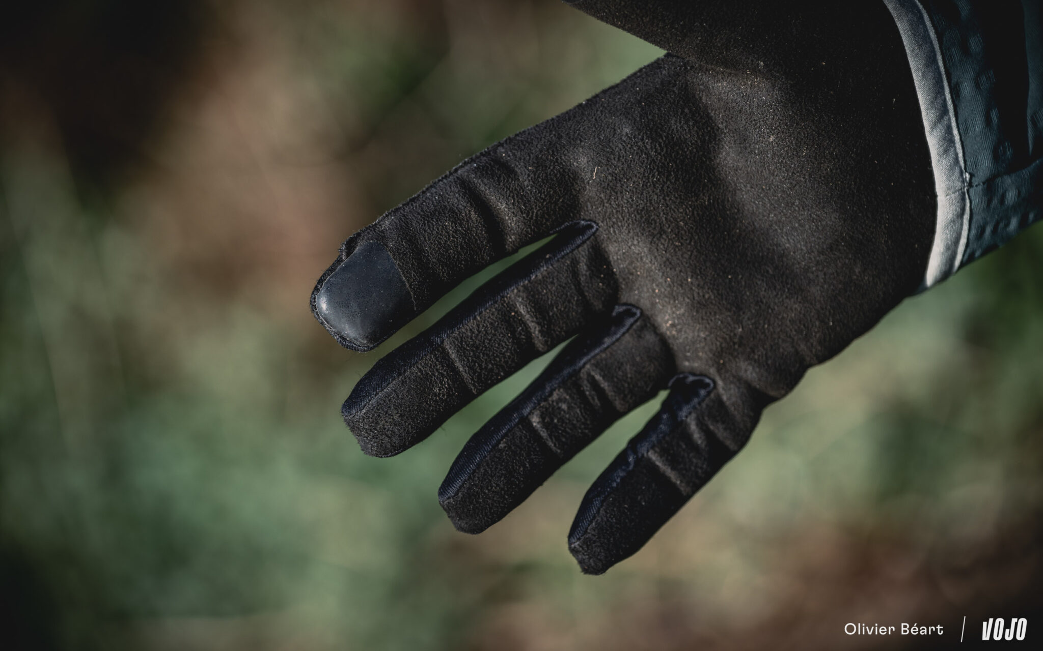 https://www.vojomag.nl/app/uploads/2024/01/SQ Lab Gants hiver gloves ONE10 test essai avis copyright Beart Vojomag 4 2048x1280.jpg