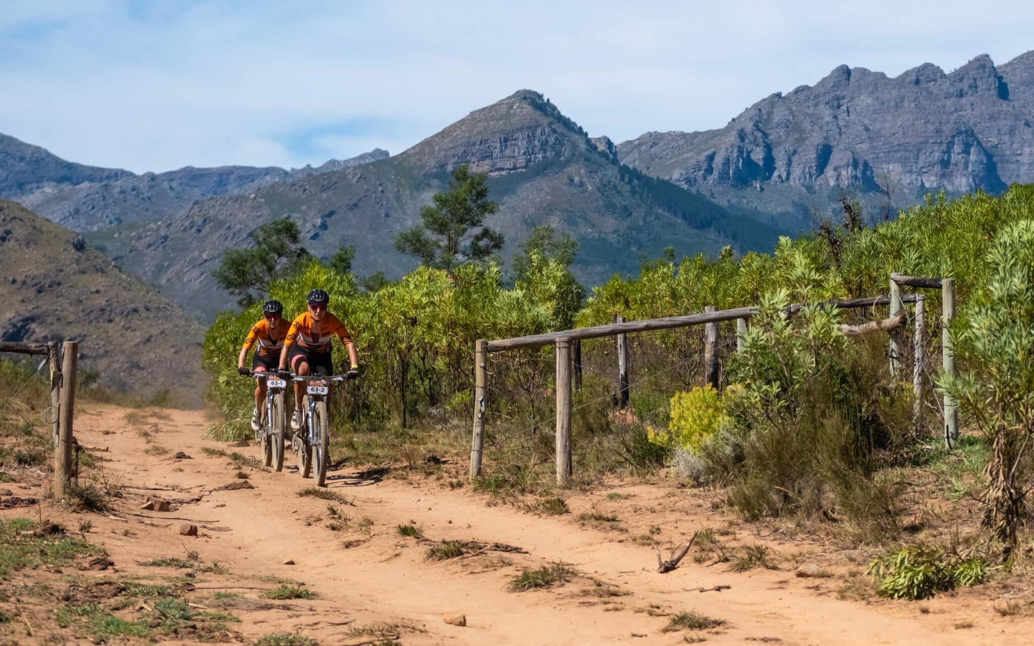 Absa Cape Epic 2024 #3: Terpstra & Koller en Becking & Alleman behouden de leiding