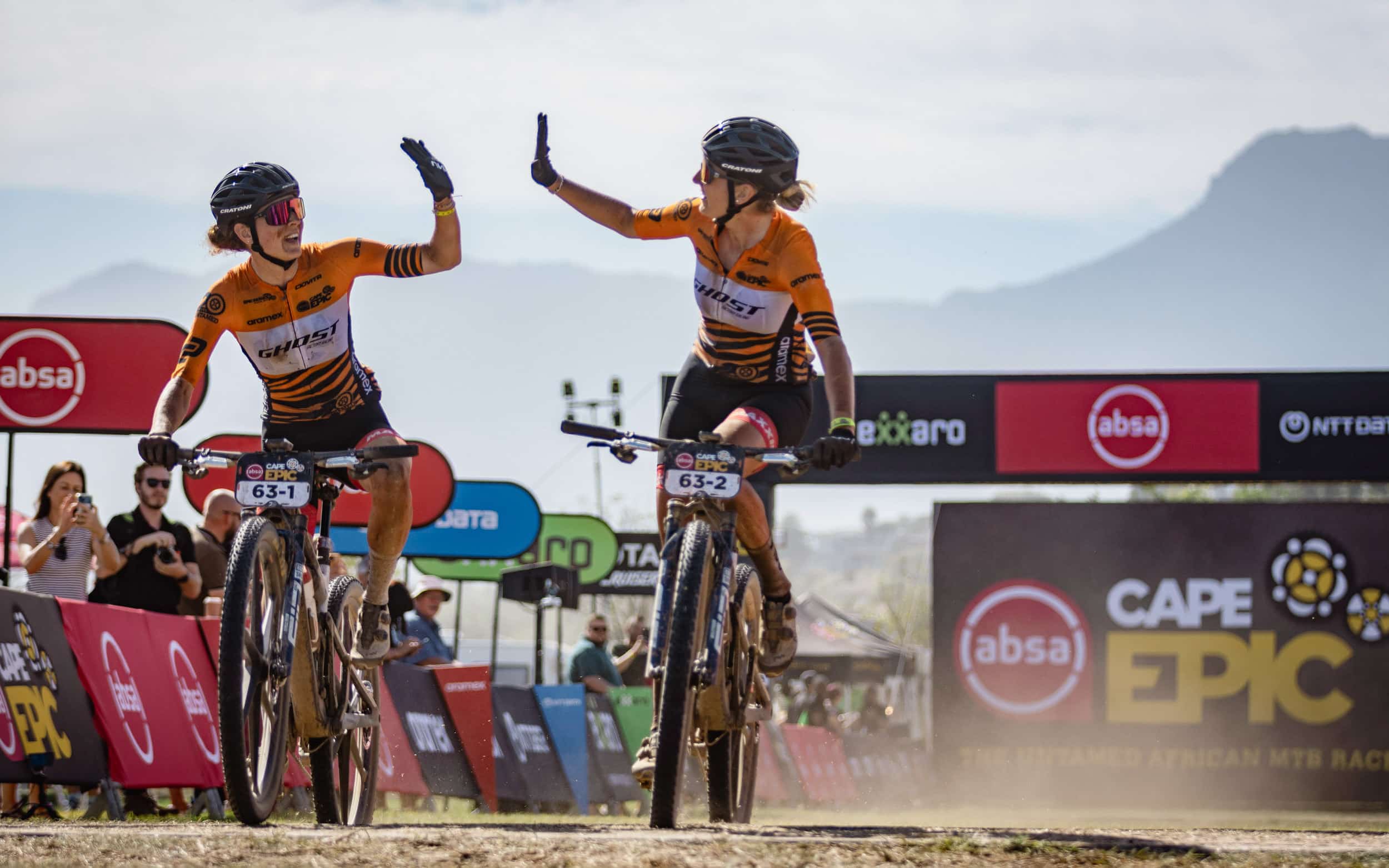 Absa Cape Epic #5: kostbare seconden winst voor de leiders