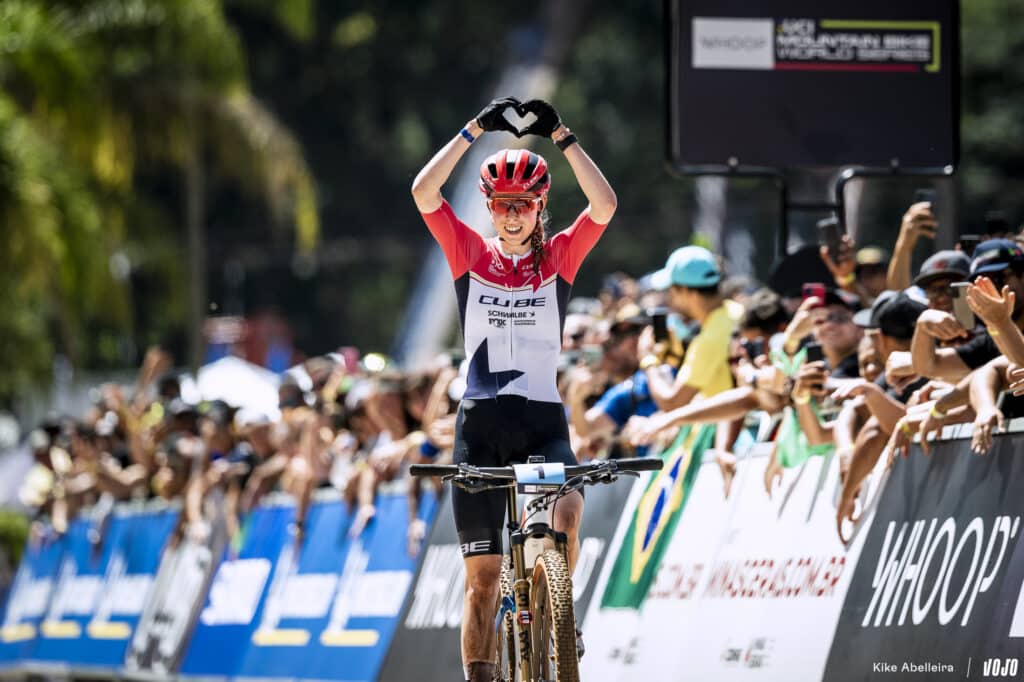 World Cup XCO 2024 Araxá U23: Böhm en Amos onklopbaar in Brazilië