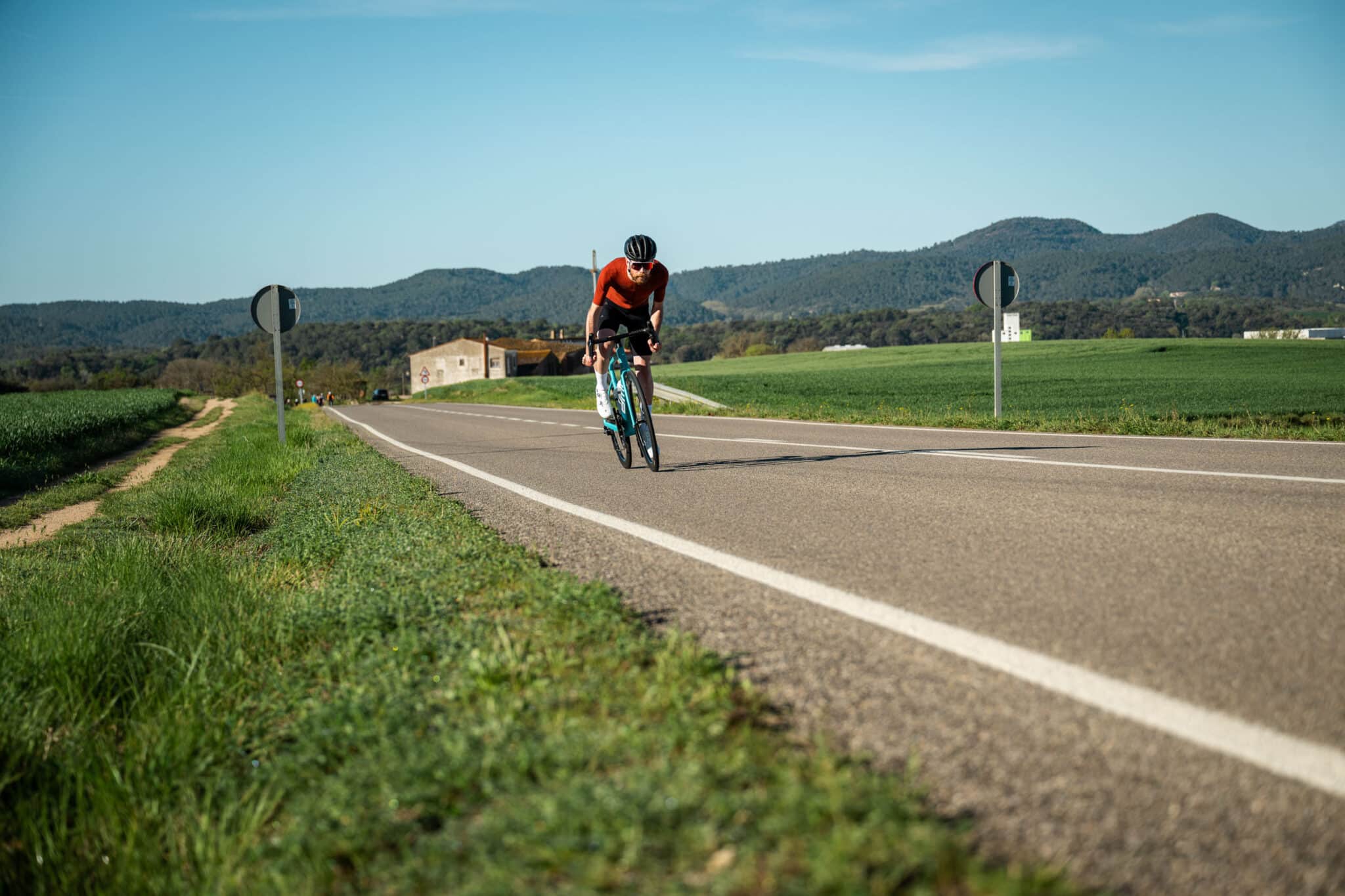 https://www.vojomag.nl/app/uploads/2024/04/BMC Roadmachine PressRide 01 TWO 2024@Christophe Baer 0264 2 2048x1365.jpg