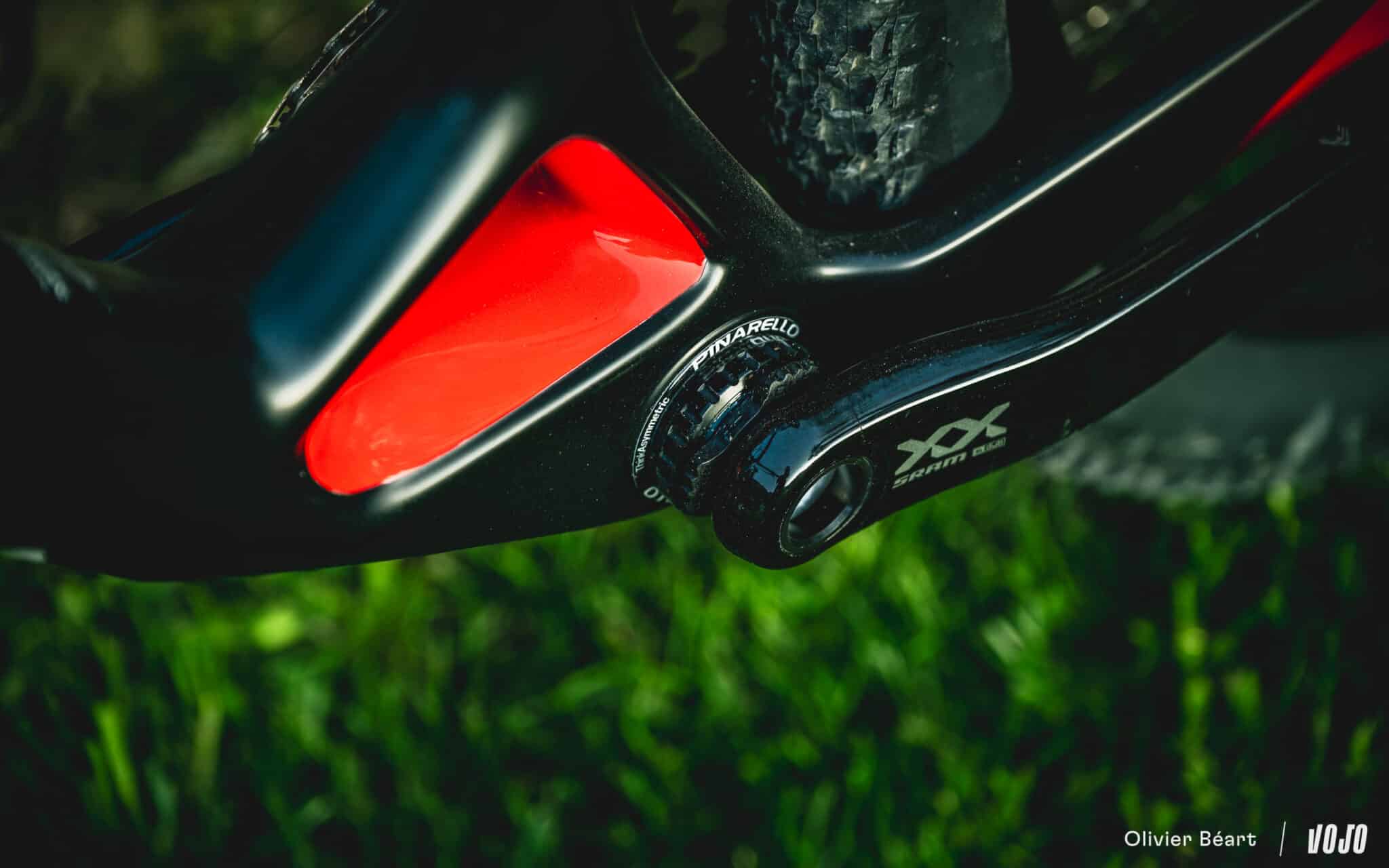 https://www.vojomag.nl/app/uploads/2024/04/Pinarello Dogma XC hardtail test essai avis prix geo copyright Beart Vojomag 18 2048x1280.jpg