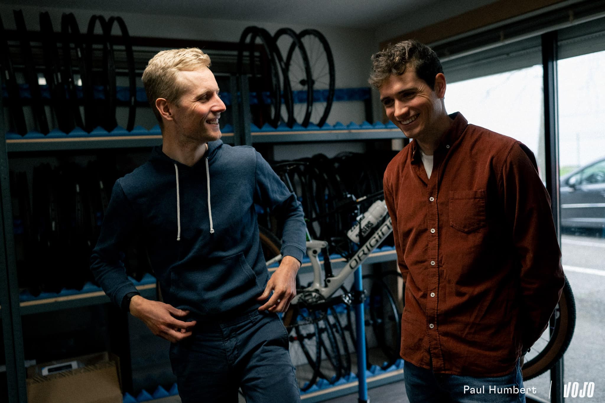 https://www.vojomag.nl/app/uploads/2024/04/lunch ride podcast origine vojo connection remi groslambert basile allard 2024 vojo paul humbert 4.jpg